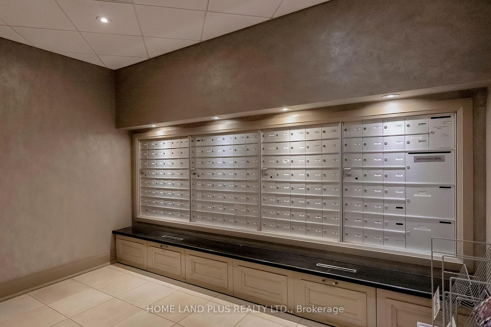 Photo 8 of Unit 422, 180 John West Way, Aurora, Bayview Wellington — HOMEH