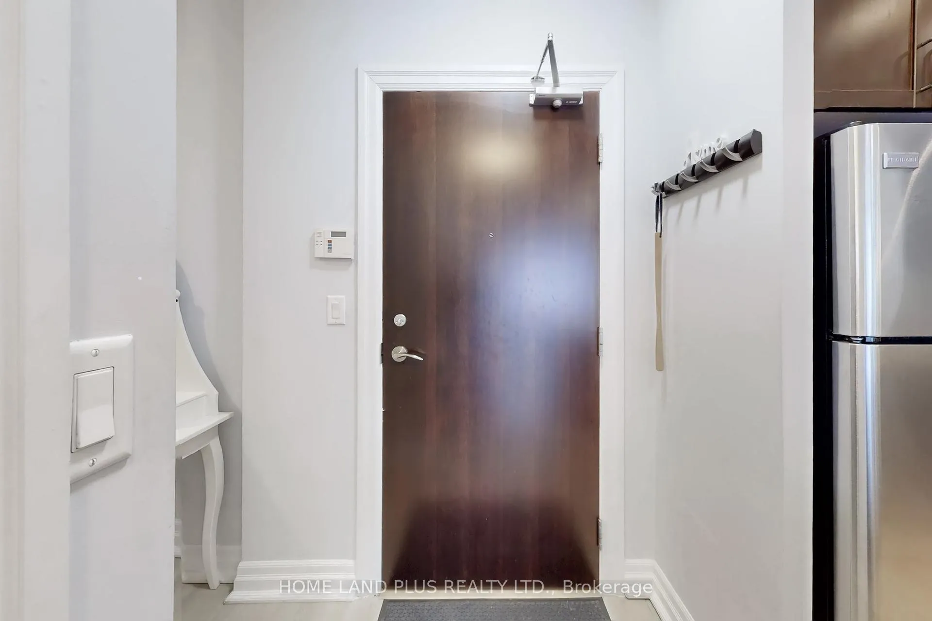 Photo 11 of Unit 422, 180 John West Way, Aurora, Bayview Wellington — HOMEH