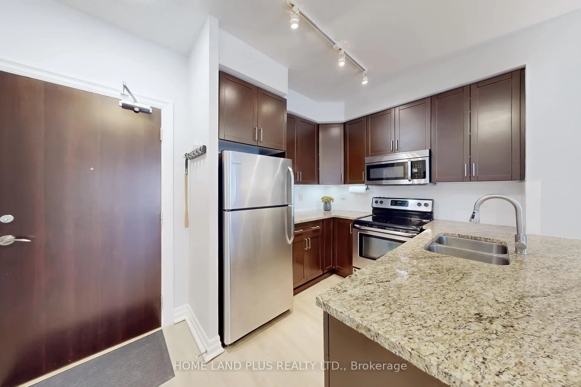 Photo 12 of Unit 422, 180 John West Way, Aurora, Bayview Wellington — HOMEH