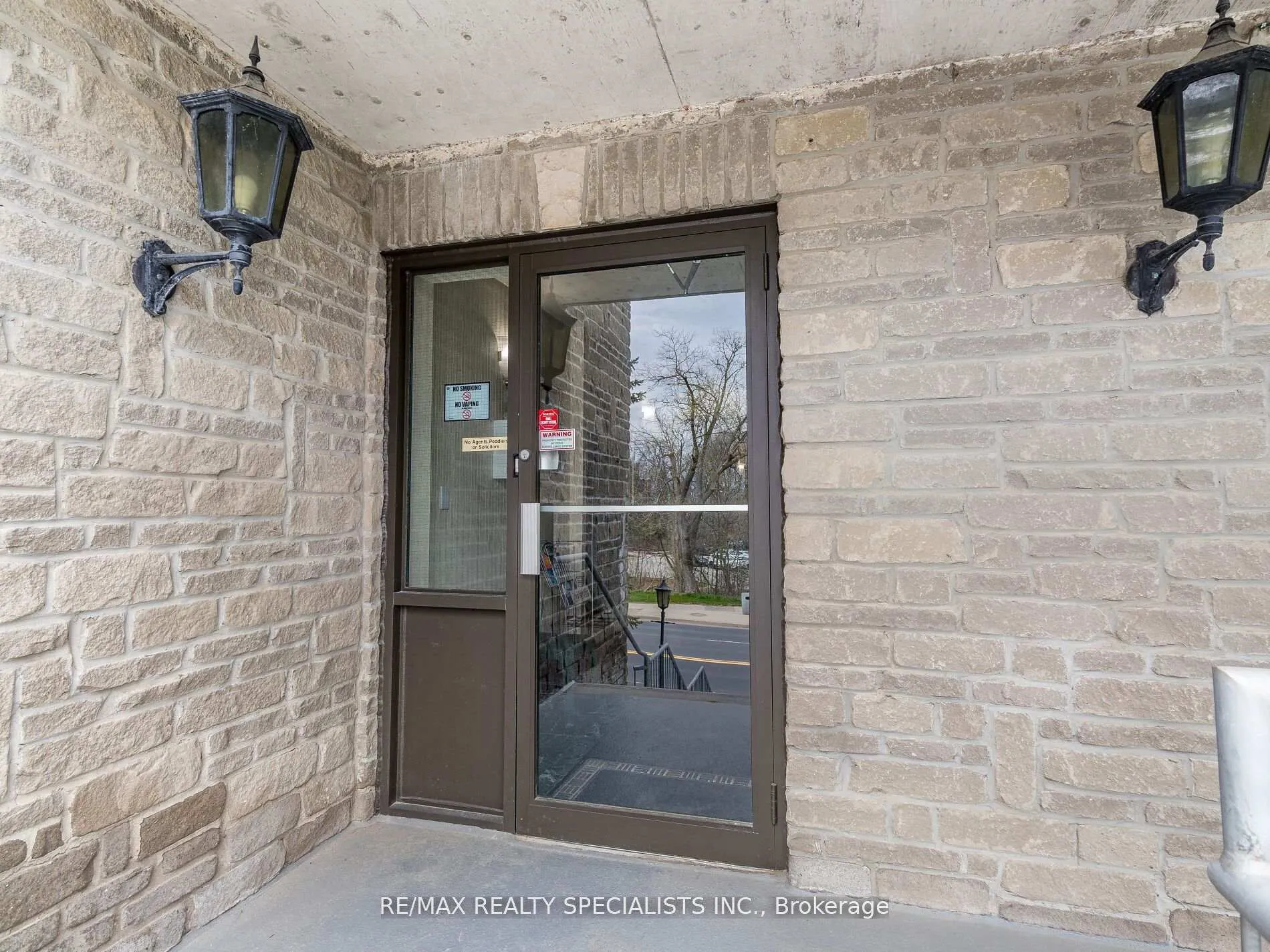 Photo 6 of Unit 306, 21 George Street, Aurora, Aurora Village — HOMEH