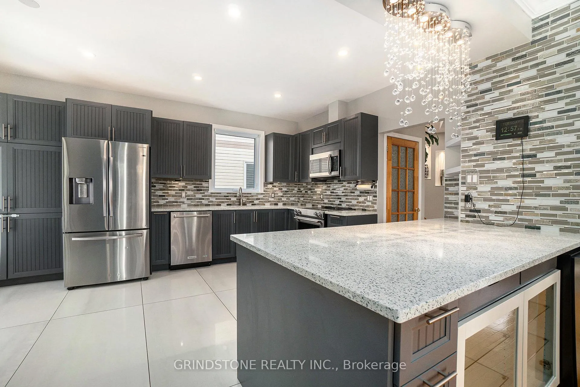 Photo 12 of 95 Evanshen Crescent, Ottawa, Kanata - Kanata Lakes/Heritage Hills — HOMEH
