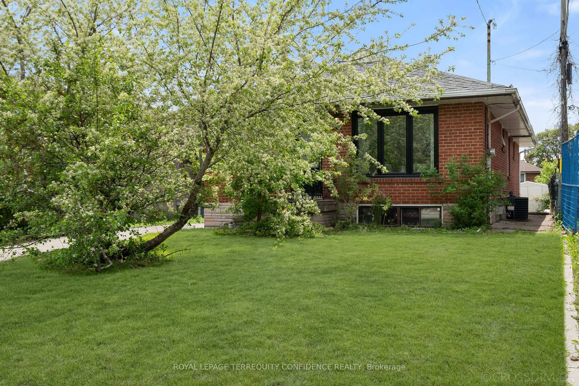 Photo 2 of 71 Pachino Boulevard, Scarborough, Wexford-Maryvale — HOMEH