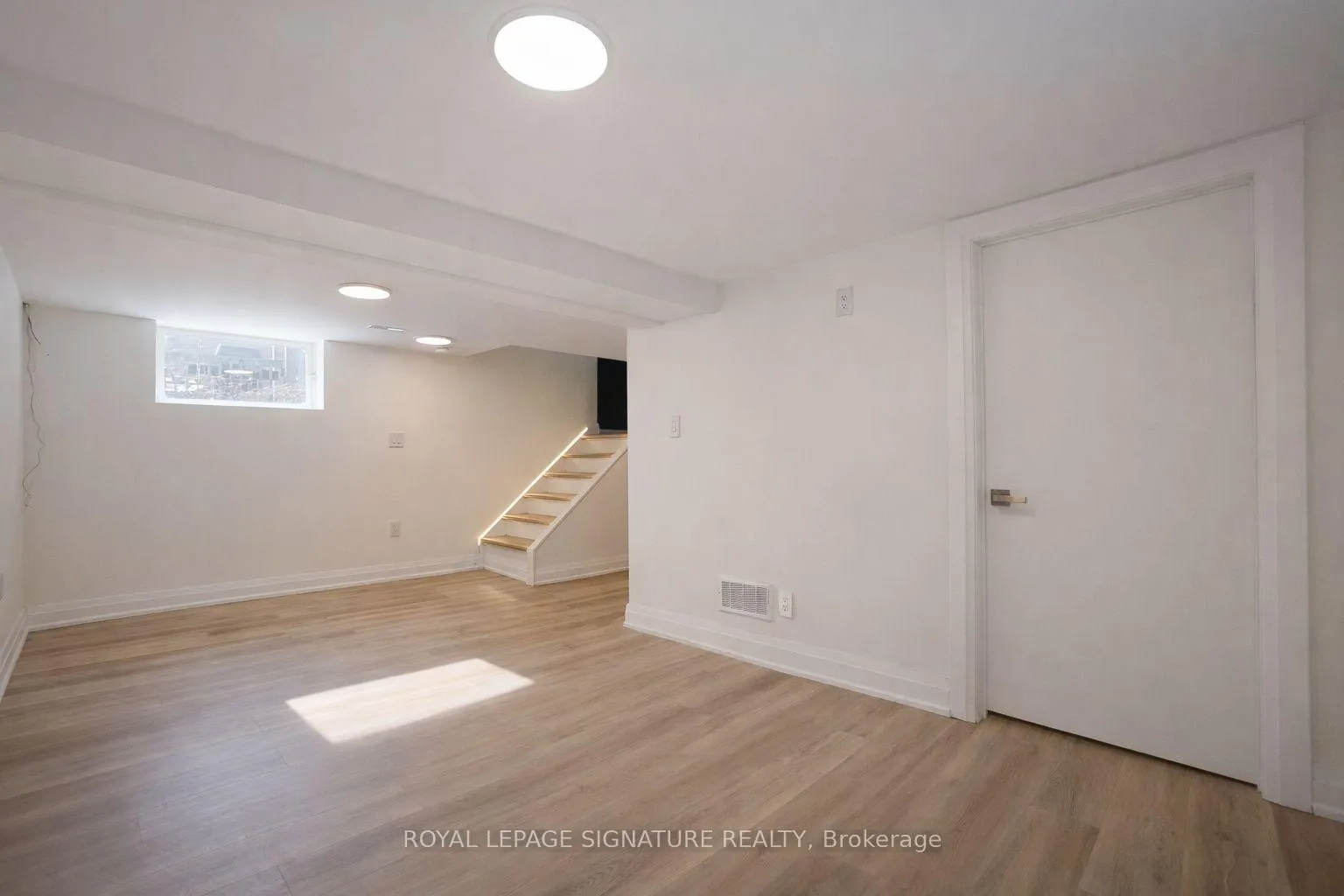 Photo 3 of Unit B, 5 Twentieth Street, Etobicoke, New Toronto — HOMEH