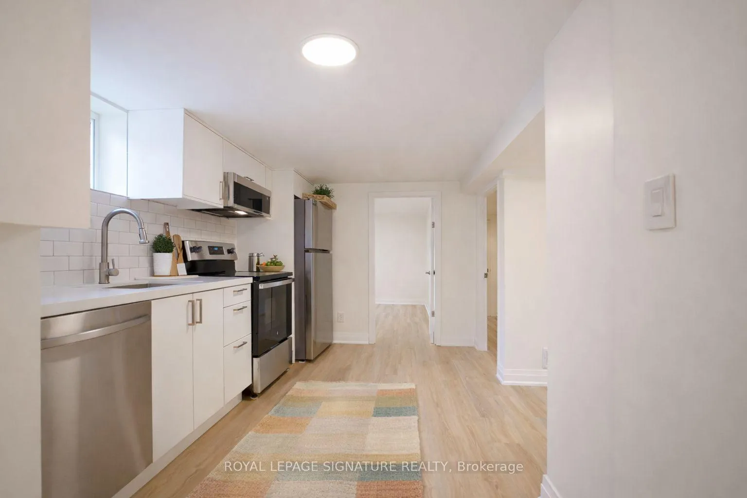 Photo 7 of Unit B, 5 Twentieth Street, Etobicoke, New Toronto — HOMEH