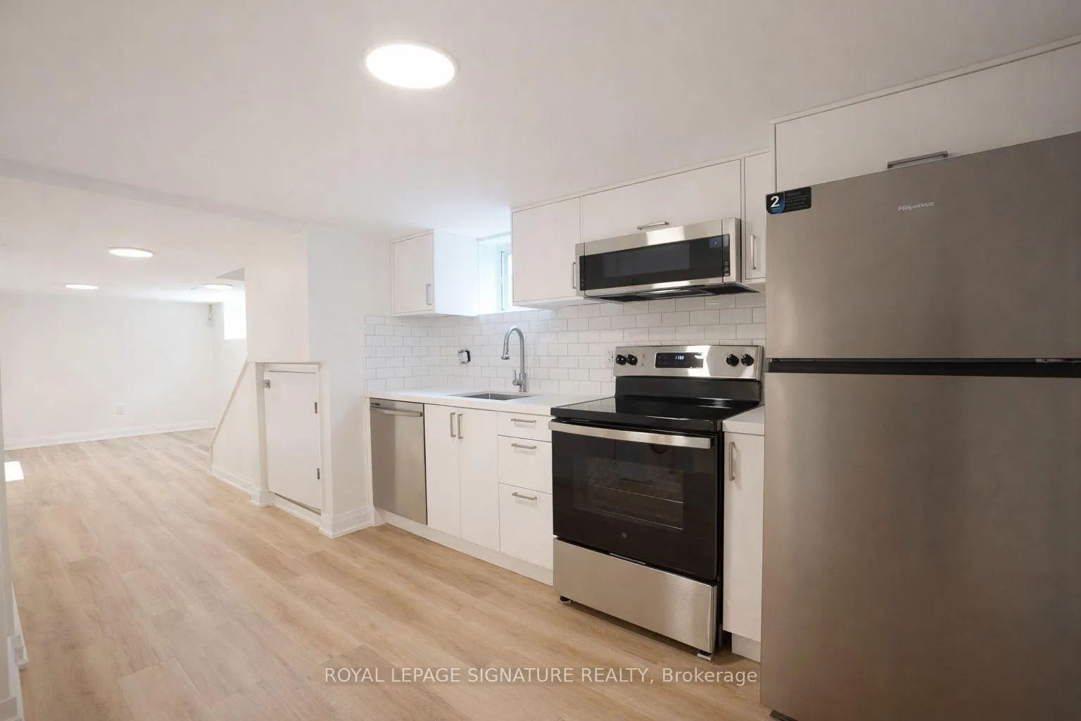 Photo 8 of Unit B, 5 Twentieth Street, Etobicoke, New Toronto — HOMEH