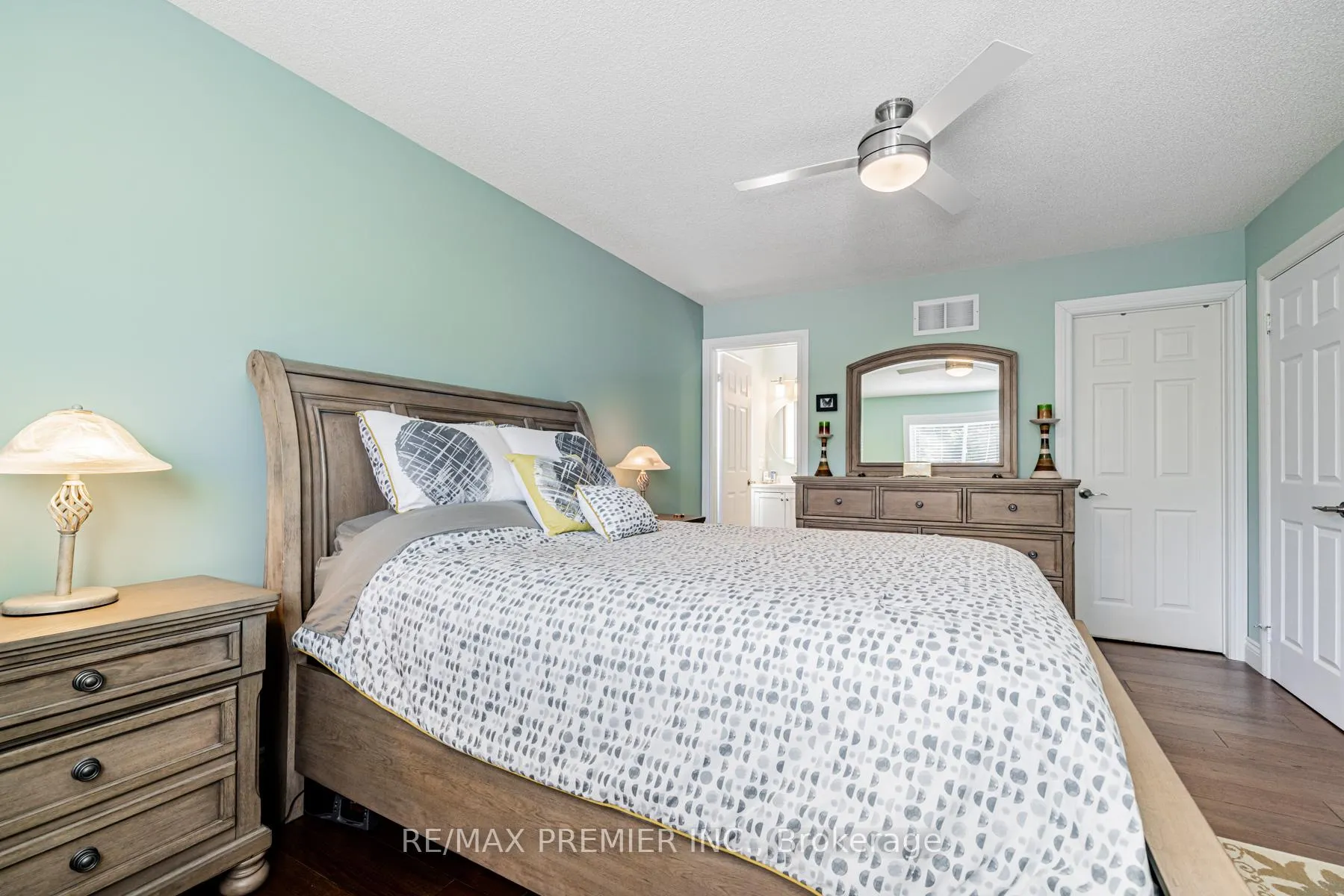 Photo 2 of 20 Cranberry Heights, Wasaga Beach — HOMEH