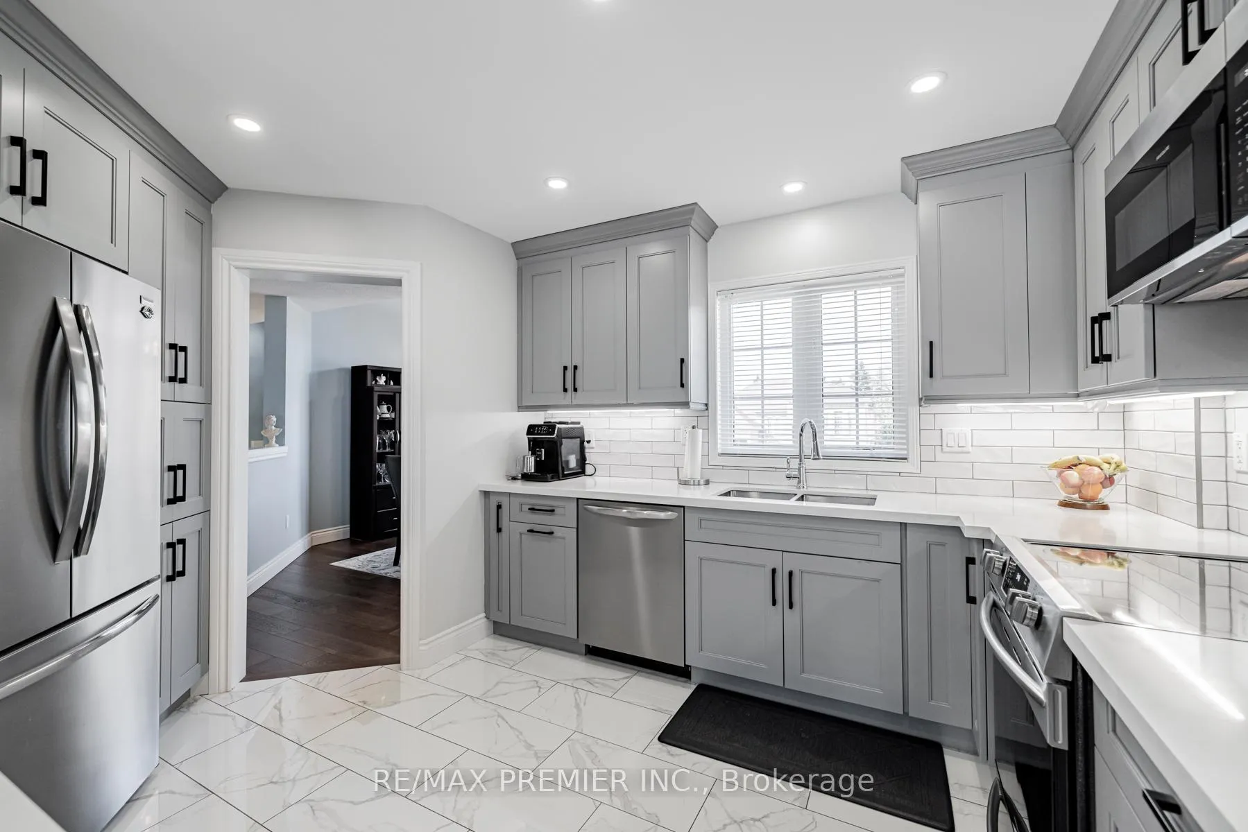 Photo 3 of 20 Cranberry Heights, Wasaga Beach — HOMEH