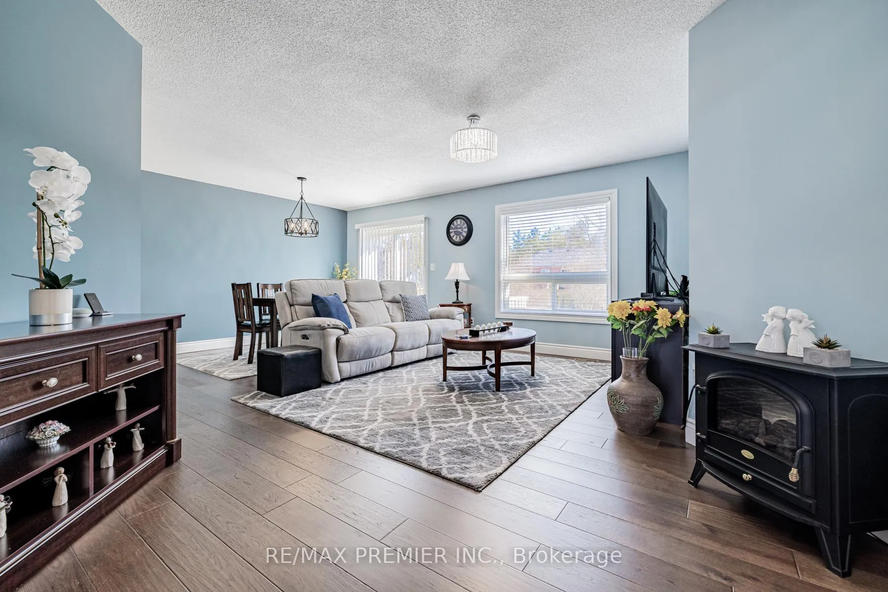 Photo 7 of 20 Cranberry Heights, Wasaga Beach — HOMEH