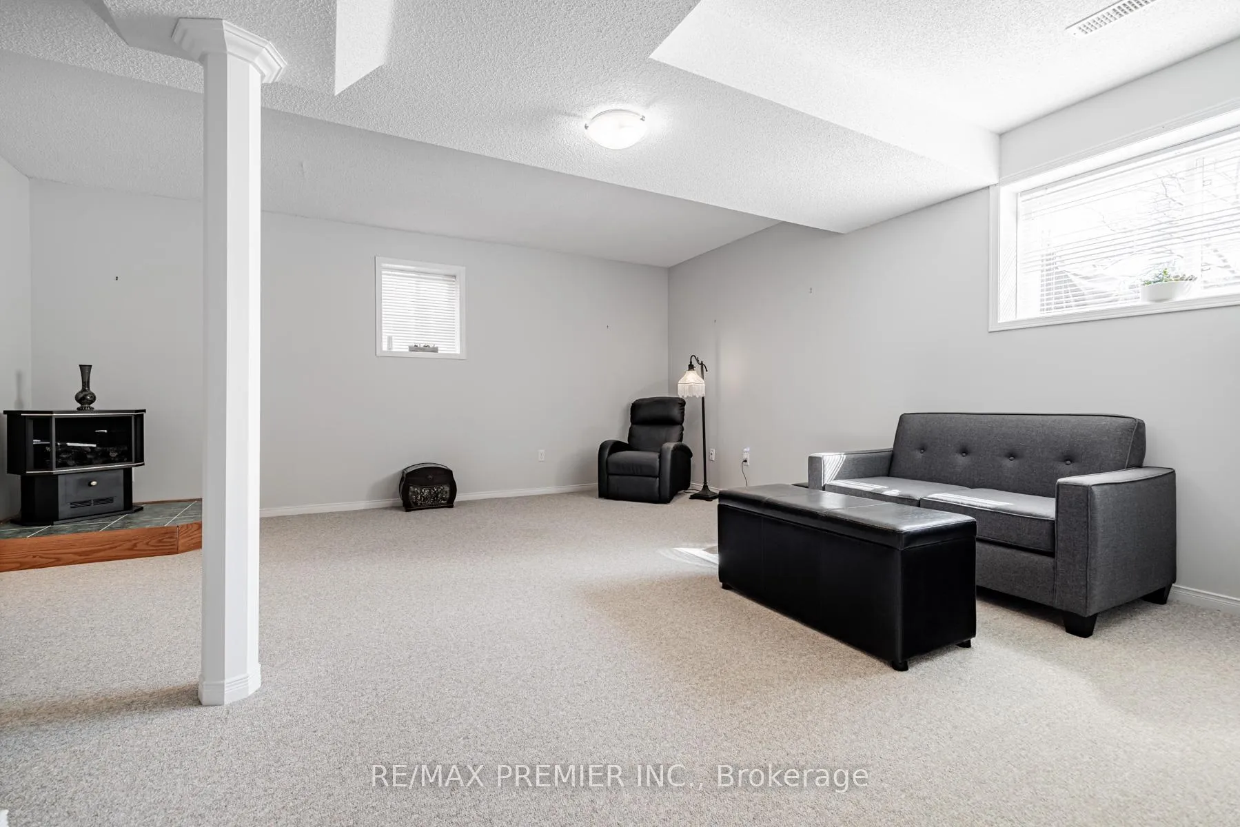 Photo 9 of 20 Cranberry Heights, Wasaga Beach — HOMEH
