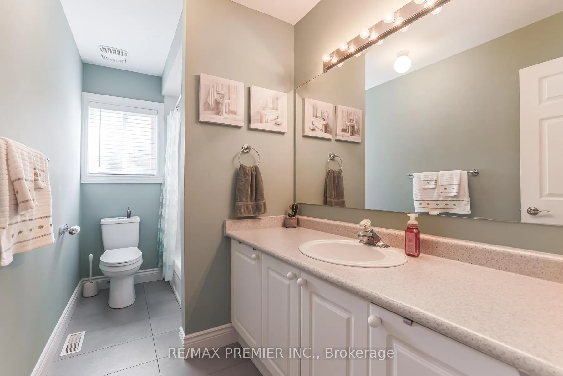 Photo 12 of 20 Cranberry Heights, Wasaga Beach — HOMEH