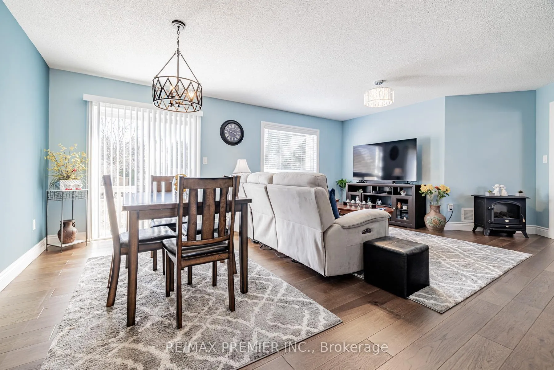Photo 13 of 20 Cranberry Heights, Wasaga Beach — HOMEH