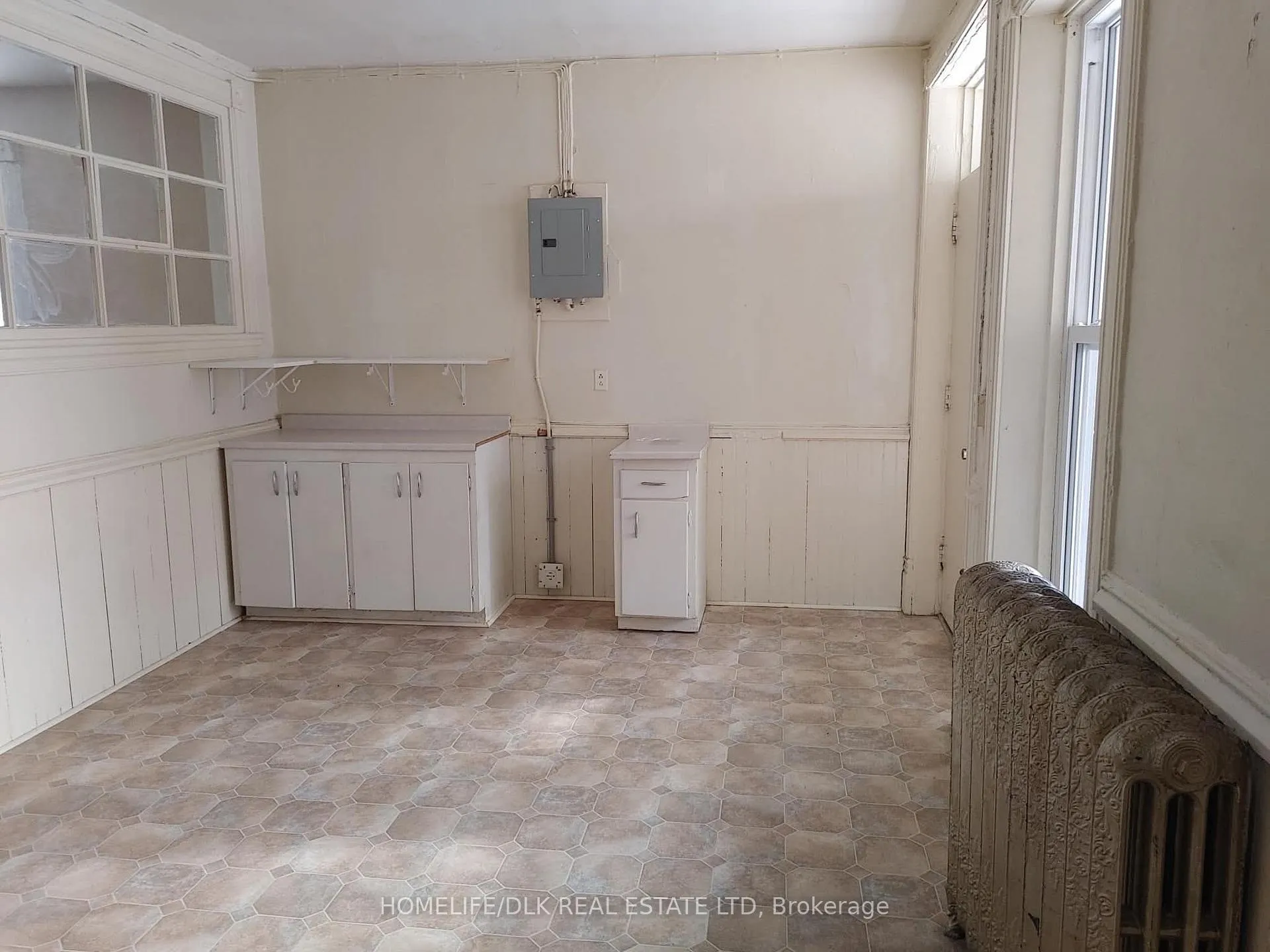 Photo 3 of Unit 2, 33 King Street W, Brockville — HOMEH