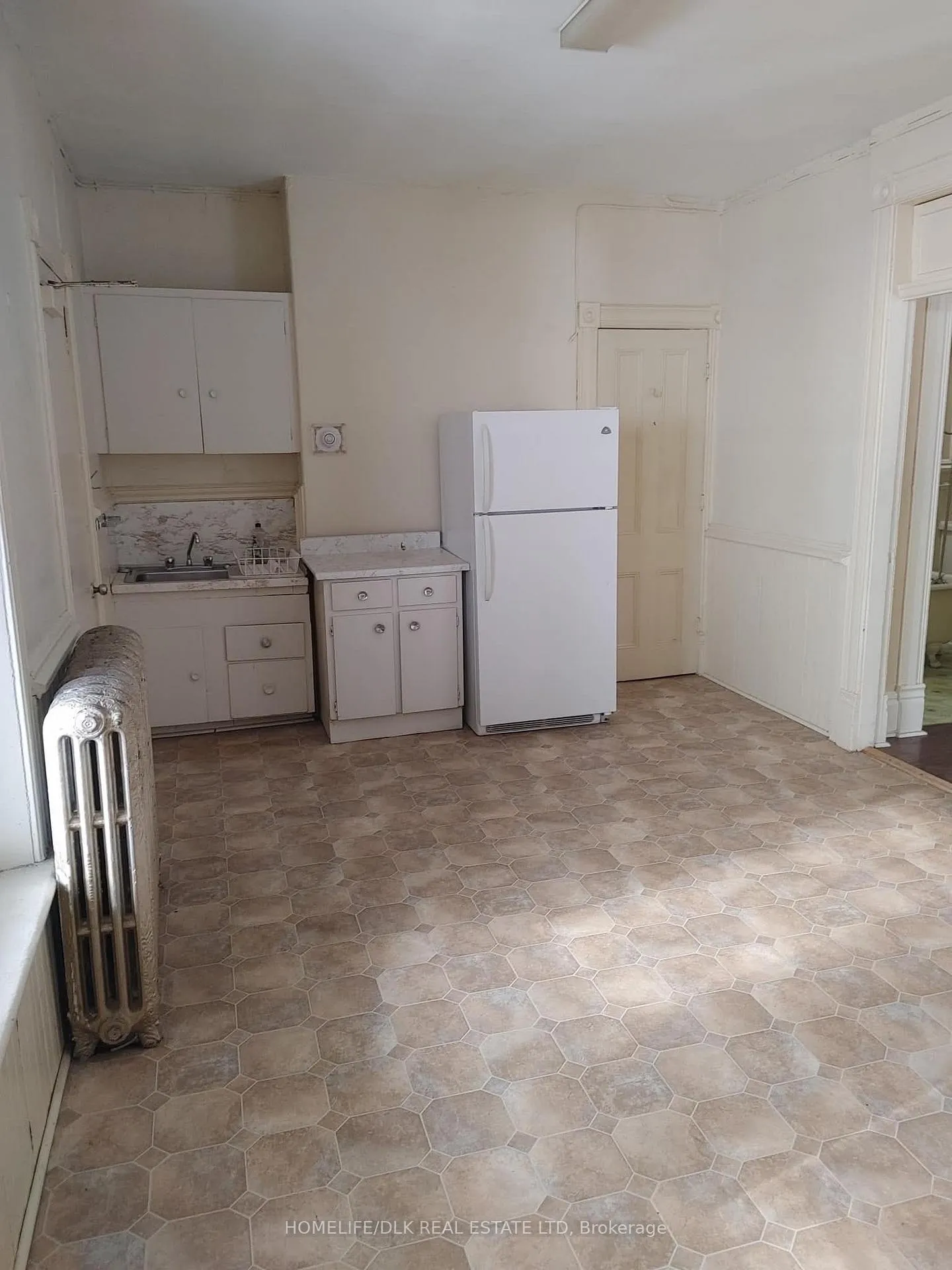 Photo 4 of Unit 2, 33 King Street W, Brockville — HOMEH