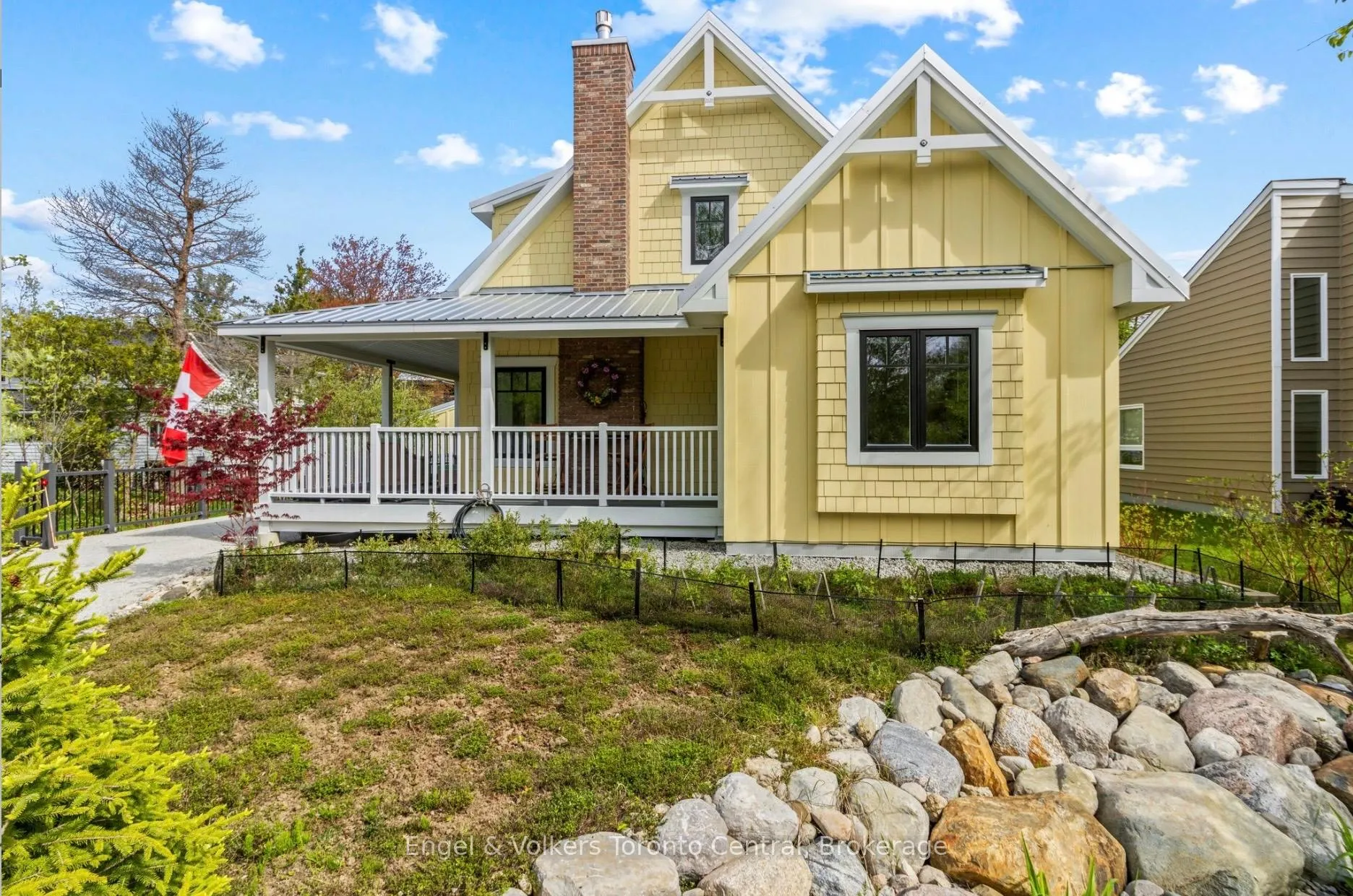 Photo 2 of 154 Blue Mountain Drive, Blue Mountains — HOMEH