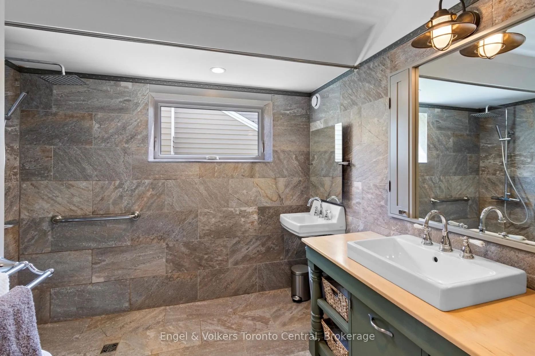 Photo 15 of 154 Blue Mountain Drive, Blue Mountains — HOMEH