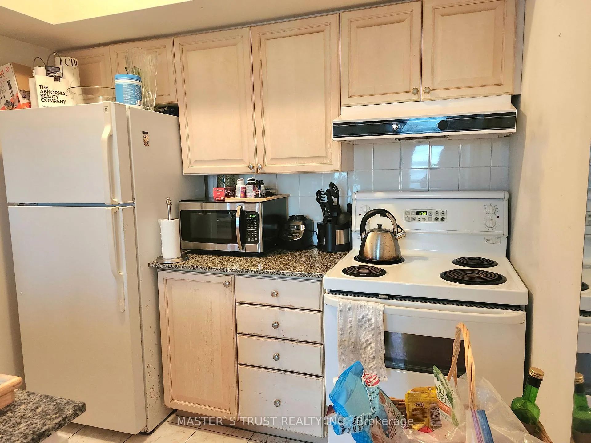 Photo 10 of Unit 1121, 230 Queens Quay W, Toronto, Waterfront Communities — HOMEH