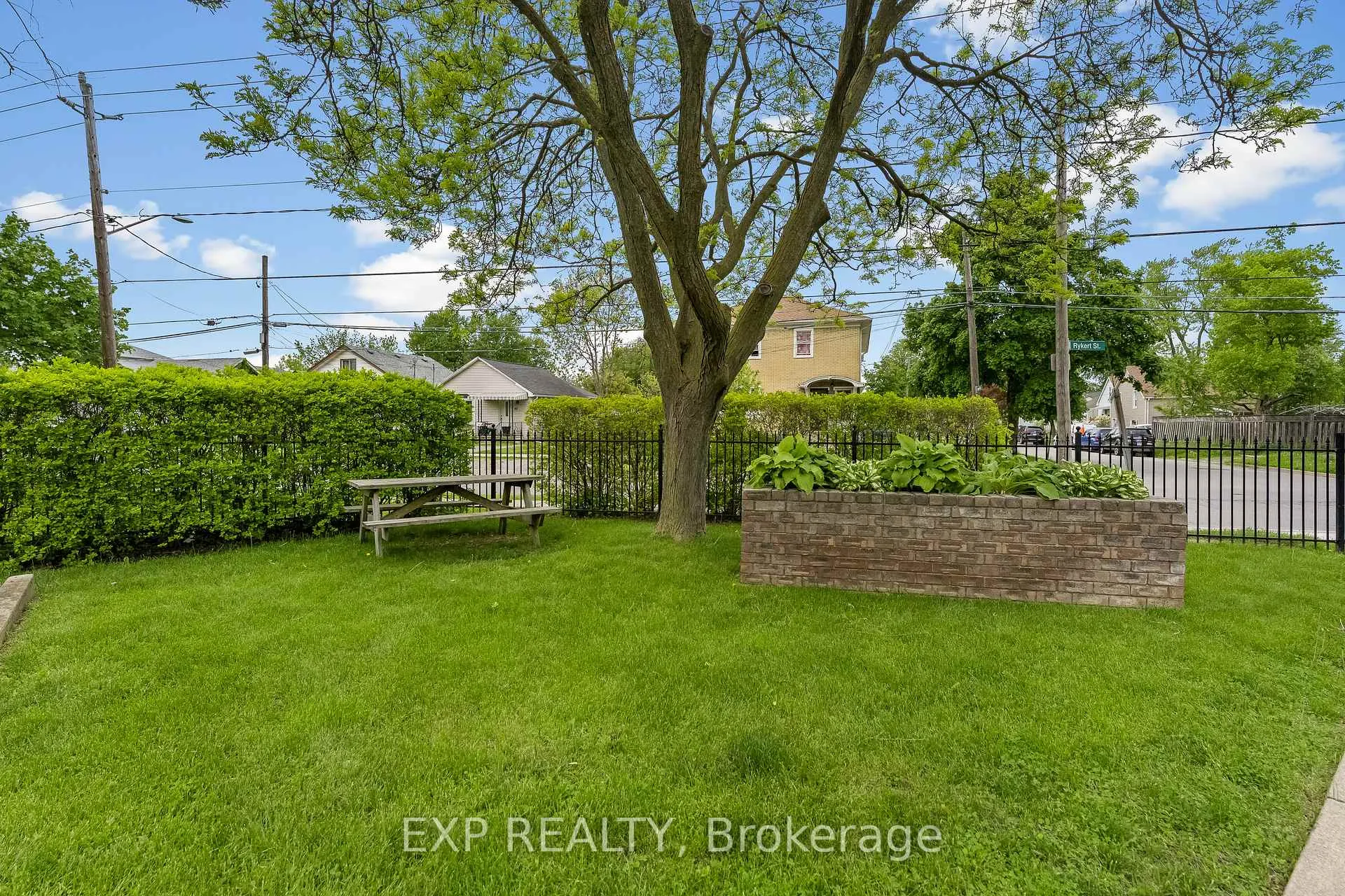 Photo 2 of Unit 406, 41 Rykert Street, St. Catharines, Western Hill — HOMEH