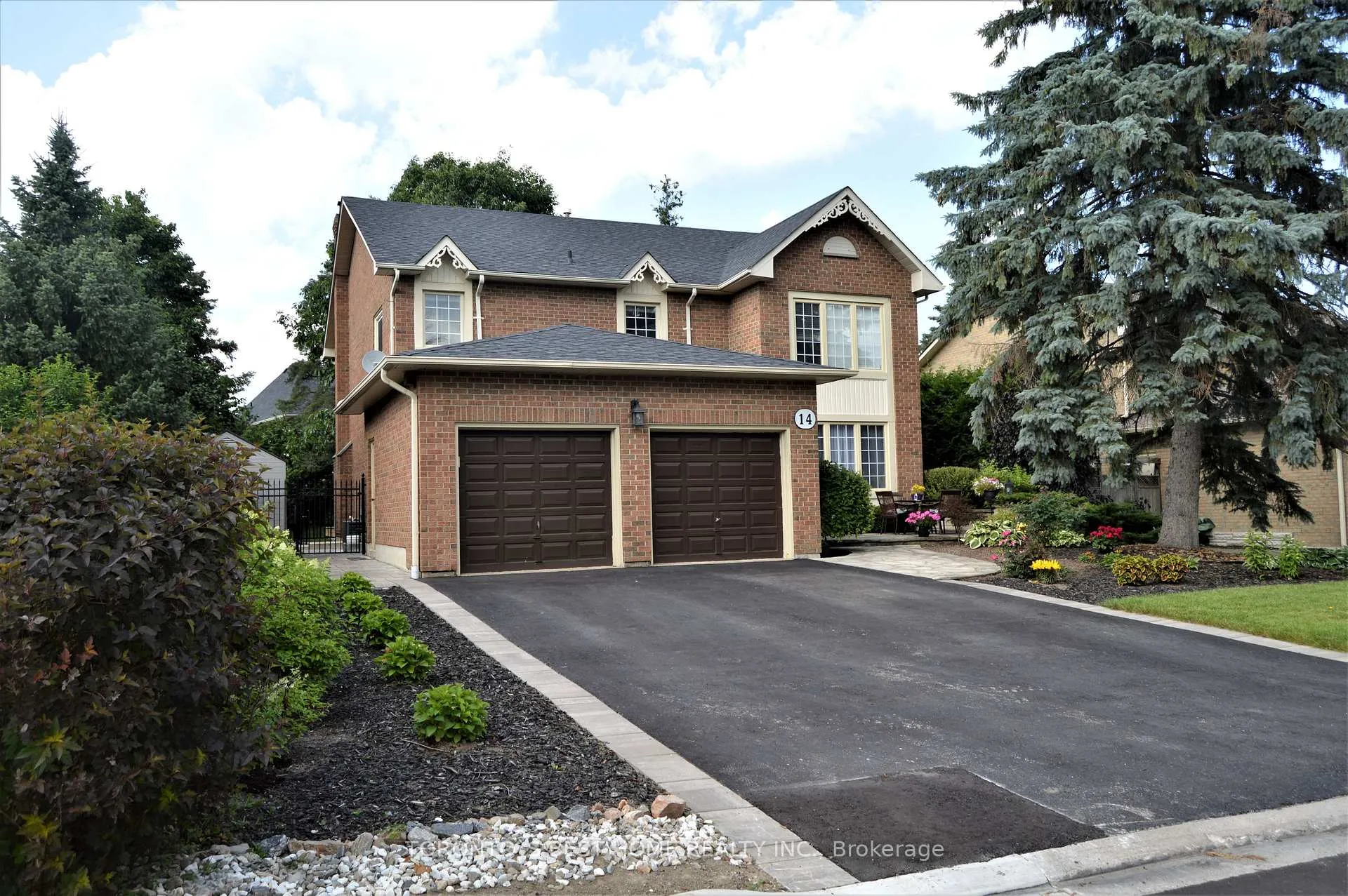 Photo 1 of Unit Main Floor, 14 Simmons Crescent, Aurora, Aurora Highlands — HOMEH