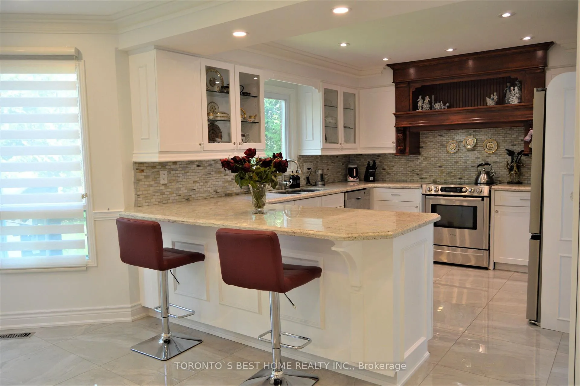 Photo 4 of Unit Main Floor, 14 Simmons Crescent, Aurora, Aurora Highlands — HOMEH