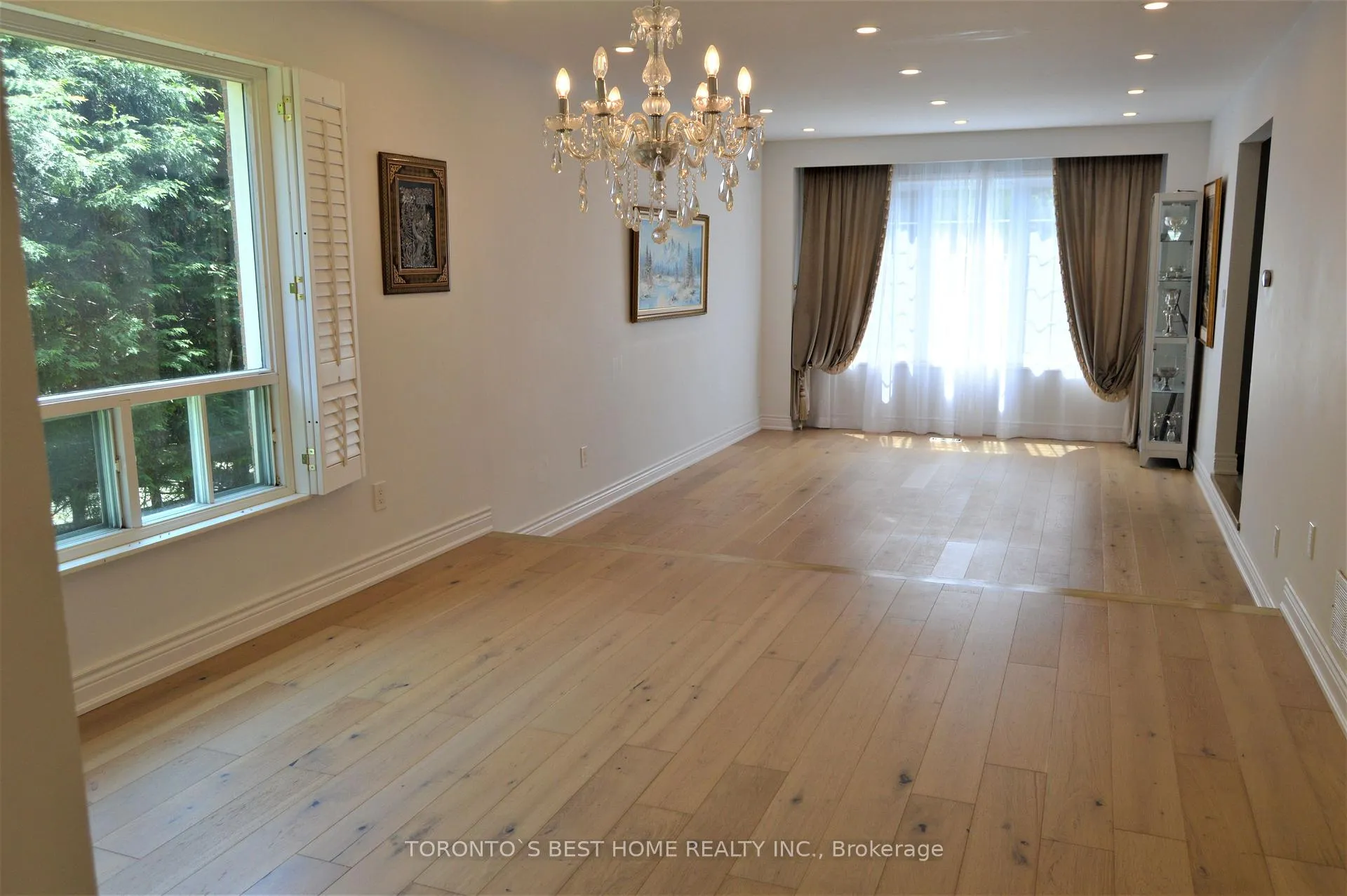 Photo 5 of Unit Main Floor, 14 Simmons Crescent, Aurora, Aurora Highlands — HOMEH