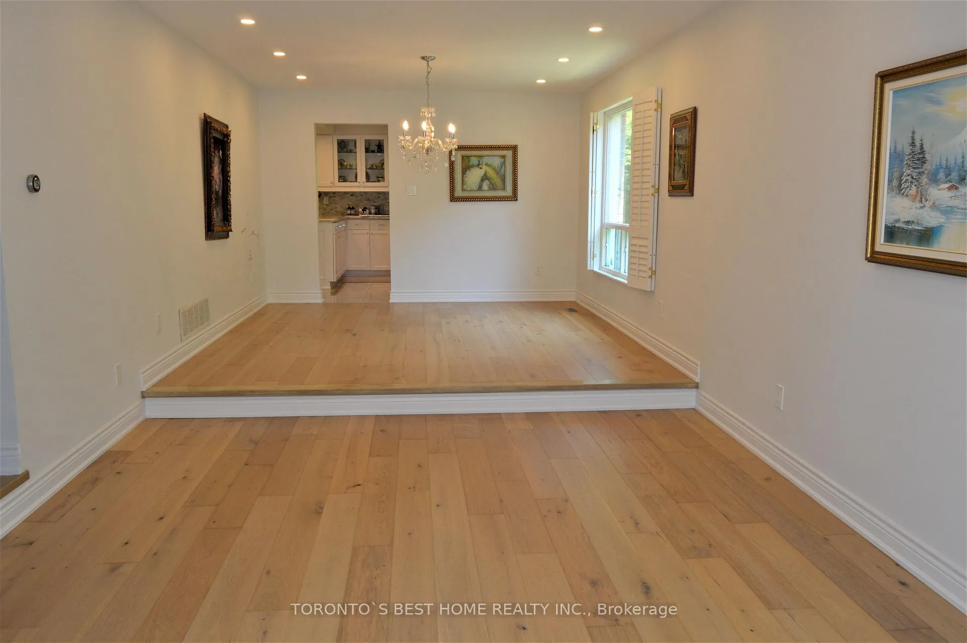 Photo 6 of Unit Main Floor, 14 Simmons Crescent, Aurora, Aurora Highlands — HOMEH