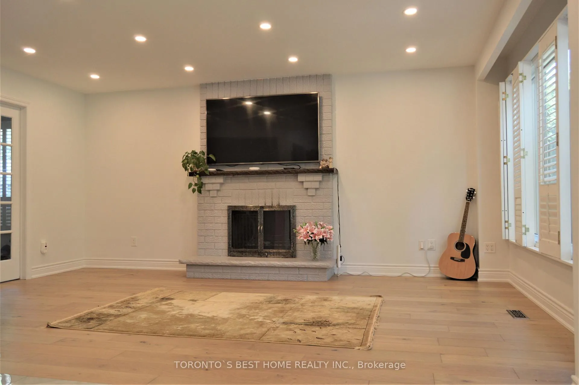 Photo 7 of Unit Main Floor, 14 Simmons Crescent, Aurora, Aurora Highlands — HOMEH