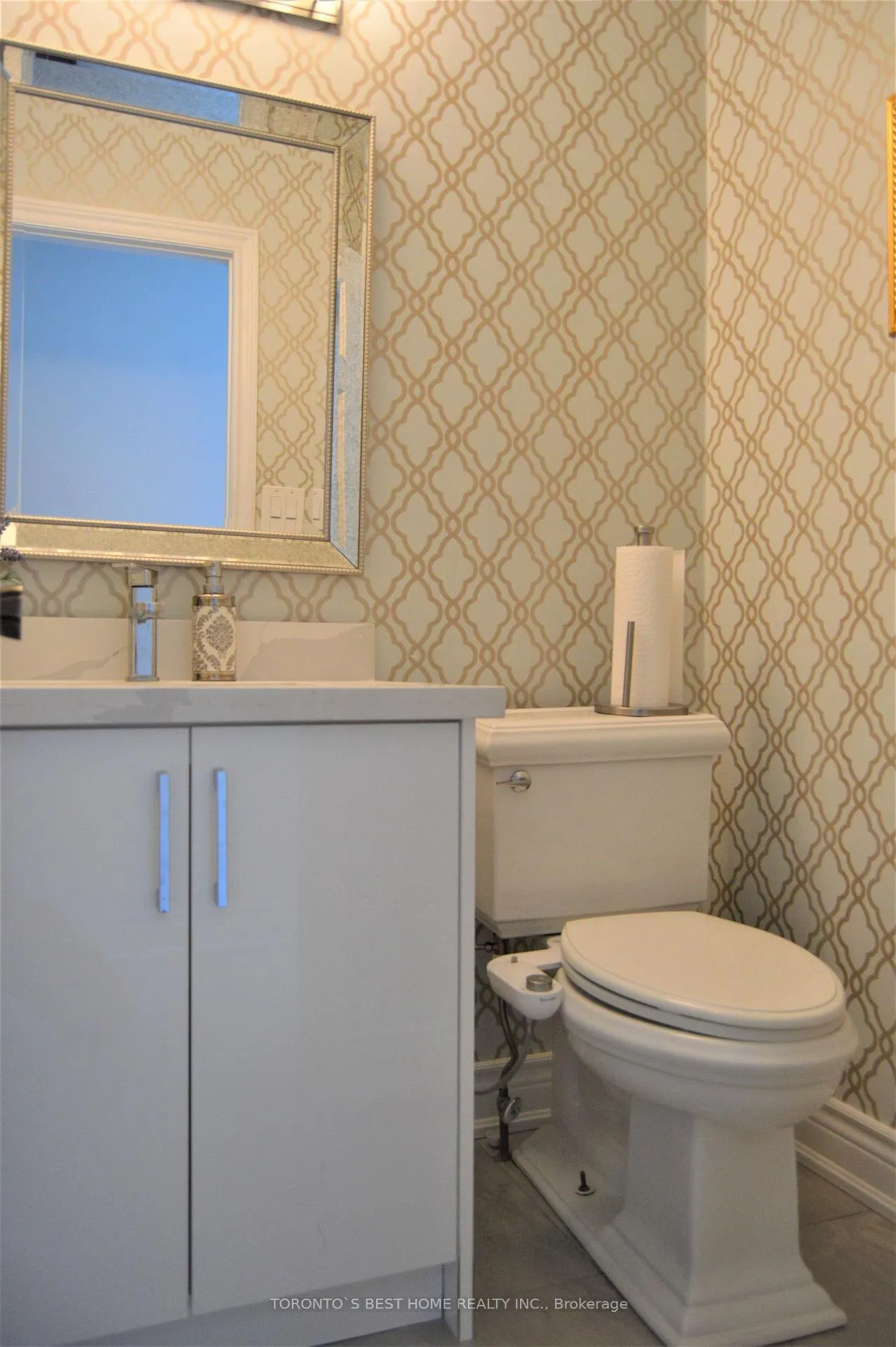 Photo 11 of Unit Main Floor, 14 Simmons Crescent, Aurora, Aurora Highlands — HOMEH