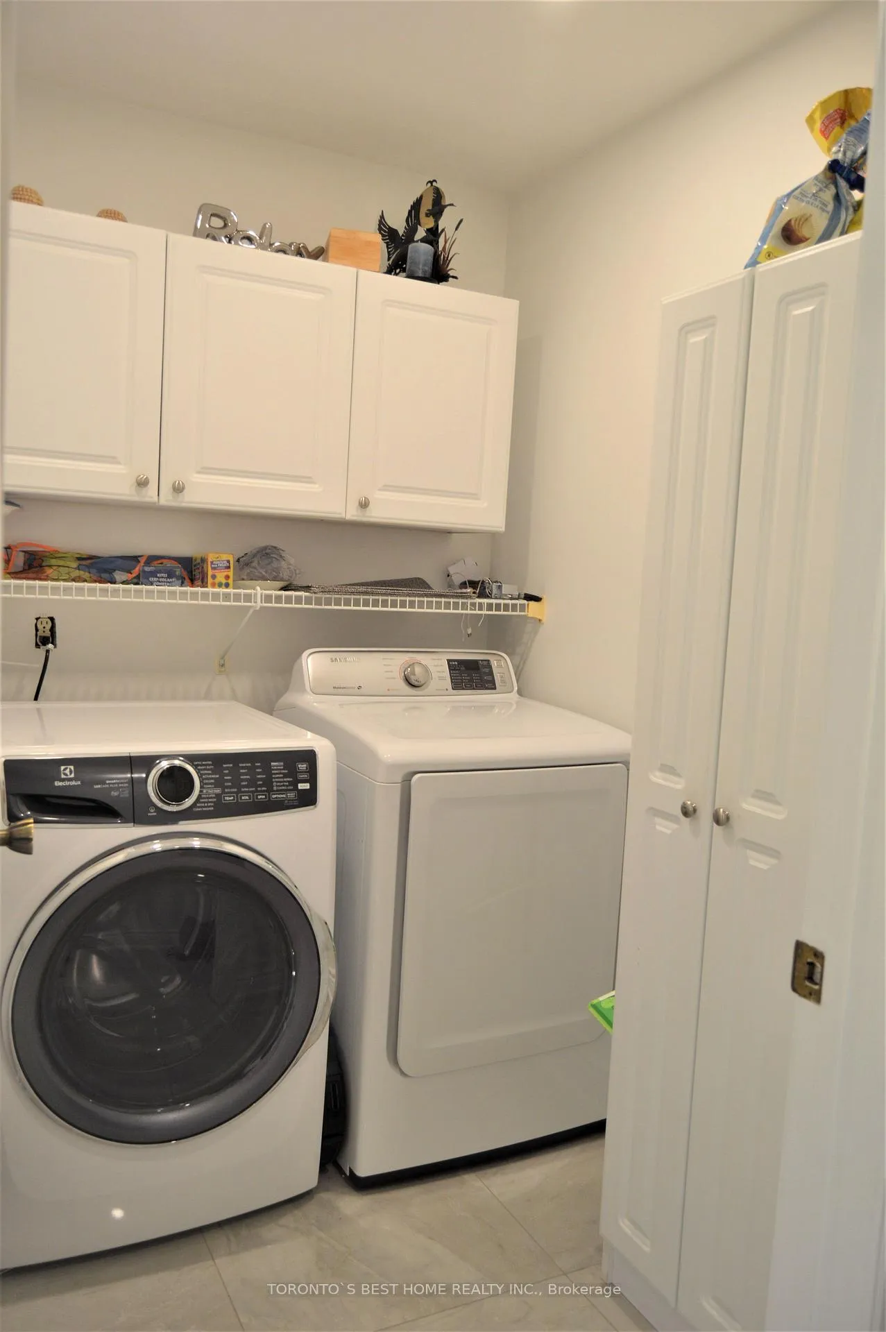 Photo 12 of Unit Main Floor, 14 Simmons Crescent, Aurora, Aurora Highlands — HOMEH