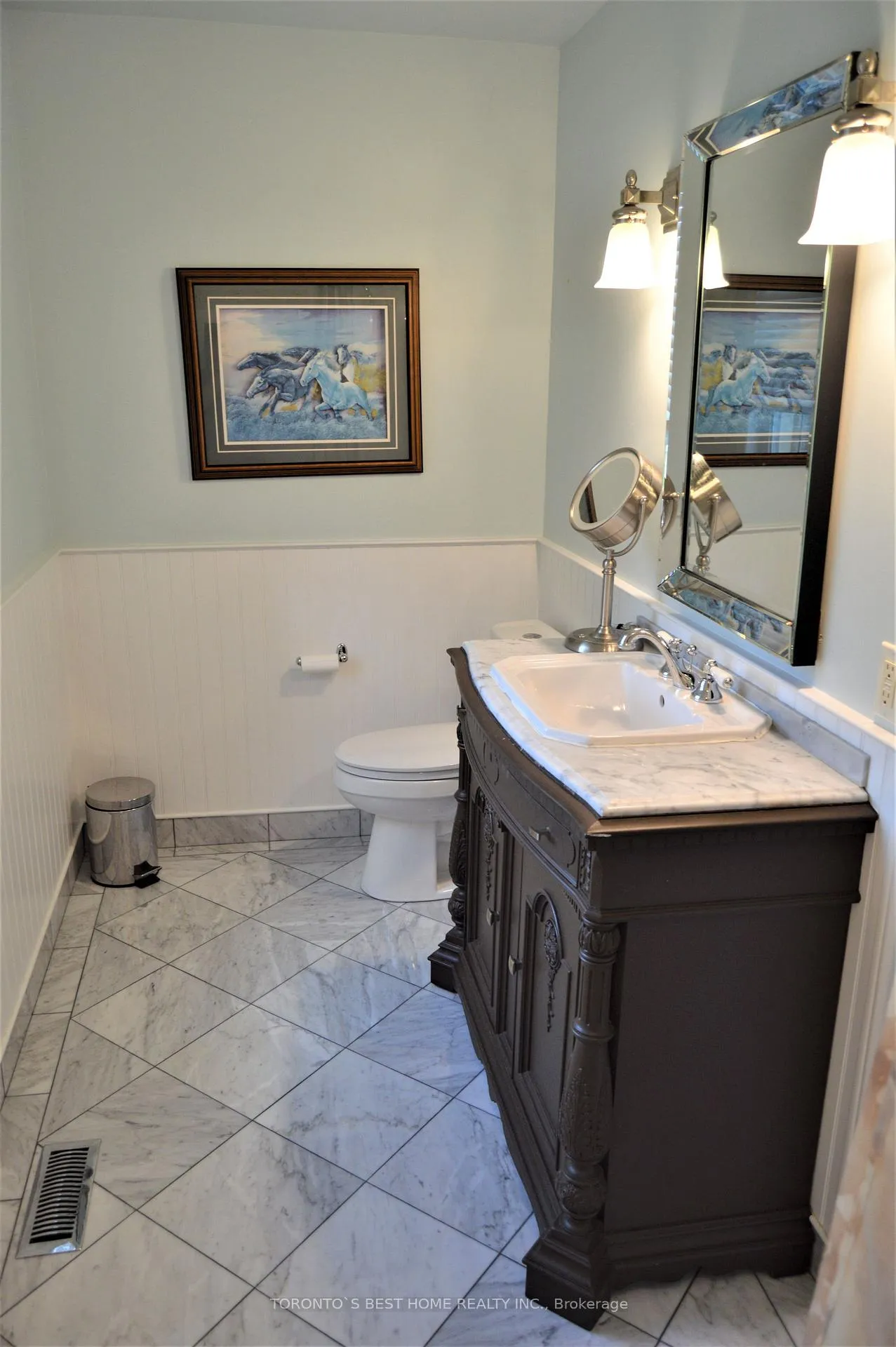 Photo 13 of Unit Main Floor, 14 Simmons Crescent, Aurora, Aurora Highlands — HOMEH