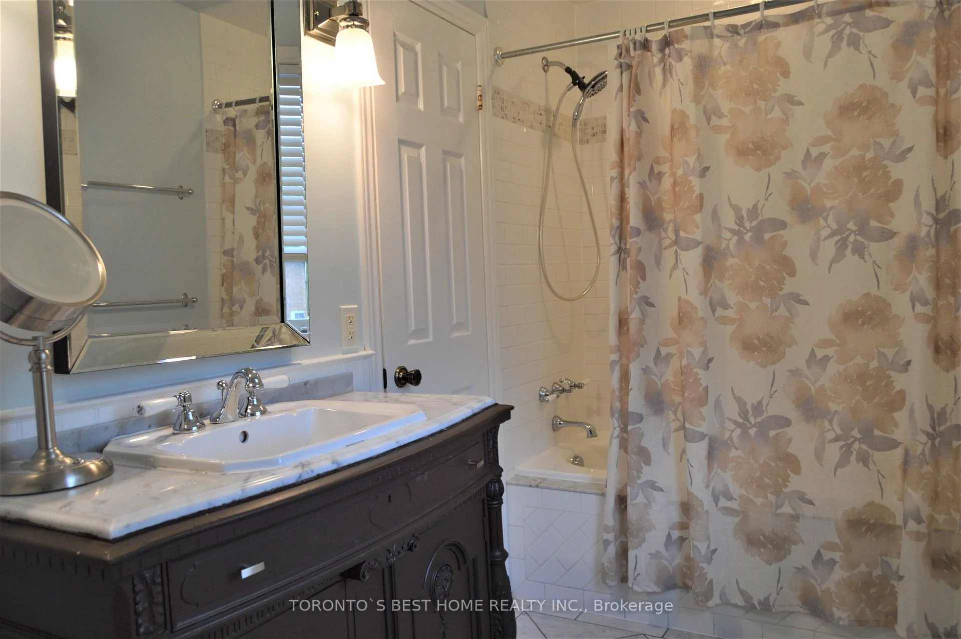 Photo 14 of Unit Main Floor, 14 Simmons Crescent, Aurora, Aurora Highlands — HOMEH