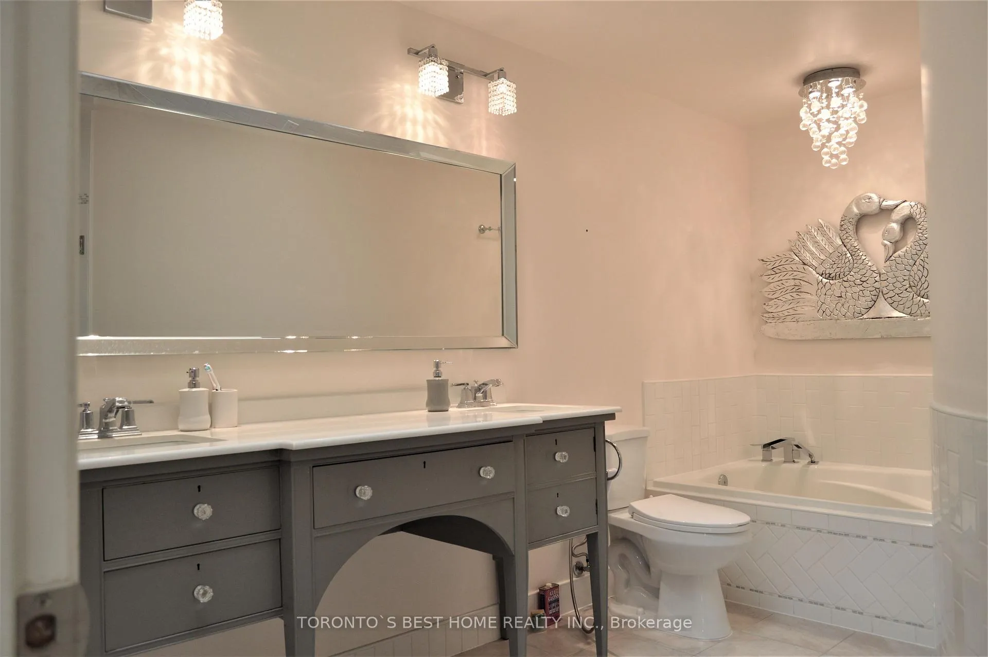 Photo 22 of Unit Main Floor, 14 Simmons Crescent, Aurora, Aurora Highlands — HOMEH