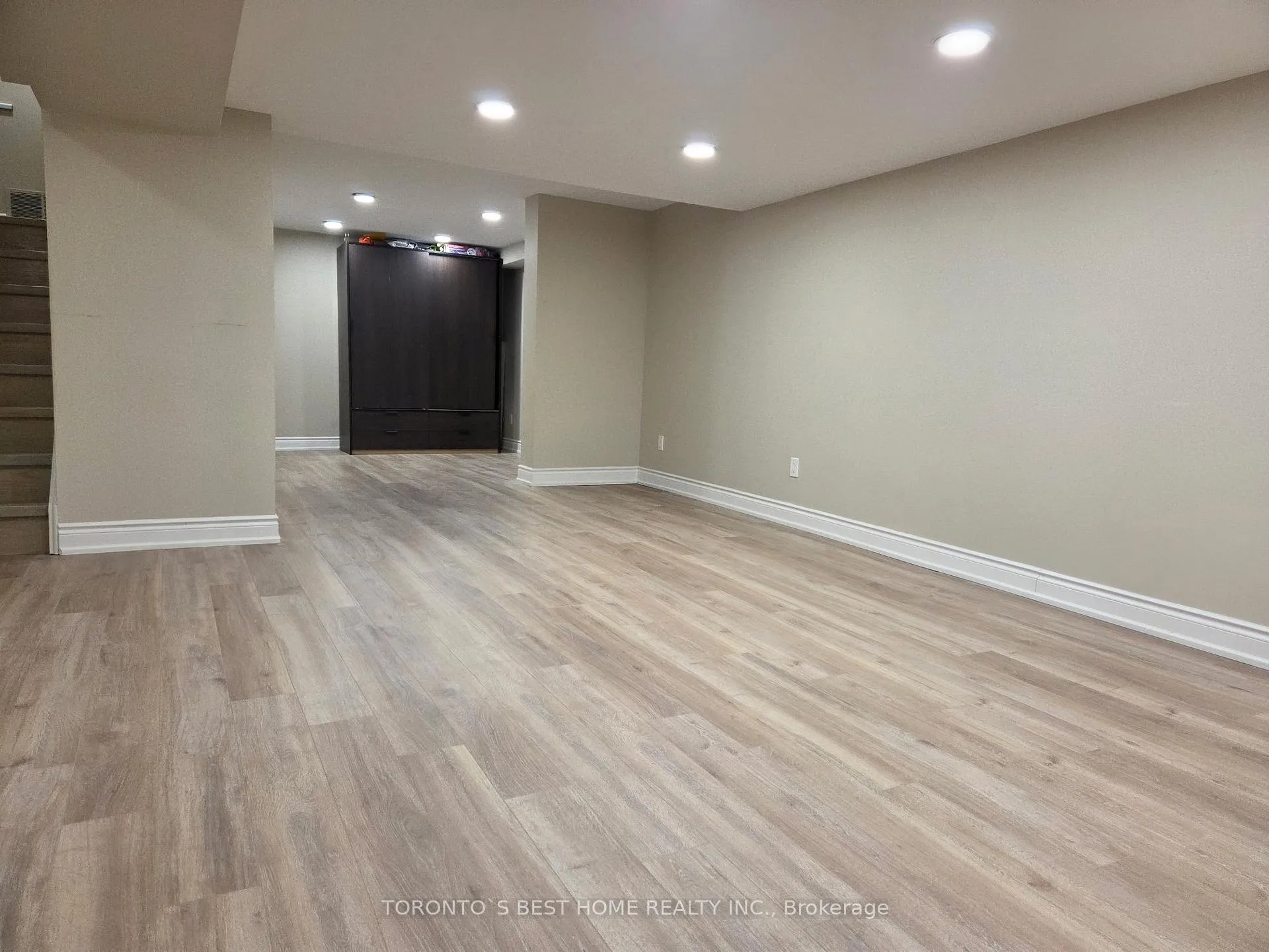 Photo 23 of Unit Main Floor, 14 Simmons Crescent, Aurora, Aurora Highlands — HOMEH