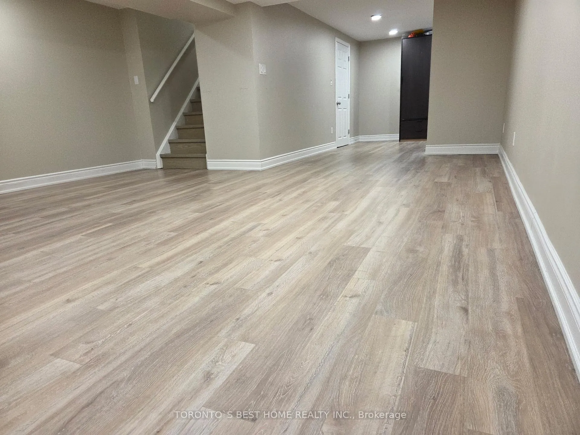 Photo 24 of Unit Main Floor, 14 Simmons Crescent, Aurora, Aurora Highlands — HOMEH