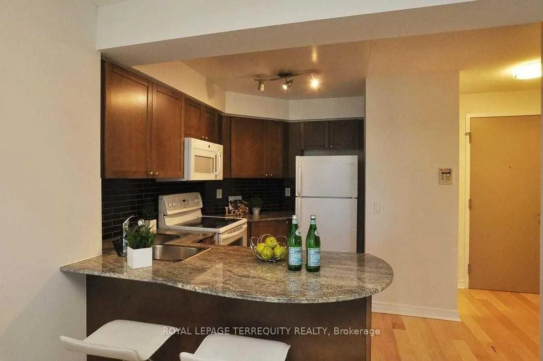 Photo 6 of Unit 2401, 763 Bay Street, Toronto, Bay Street Corridor — HOMEH