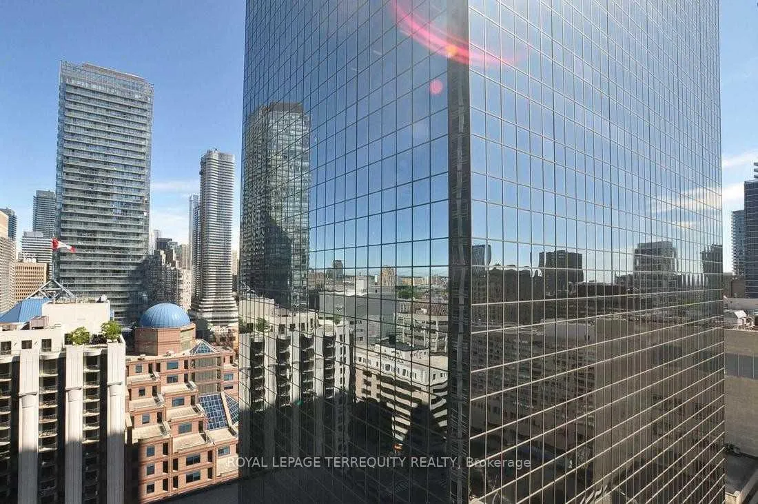 Photo 13 of Unit 2401, 763 Bay Street, Toronto, Bay Street Corridor — HOMEH