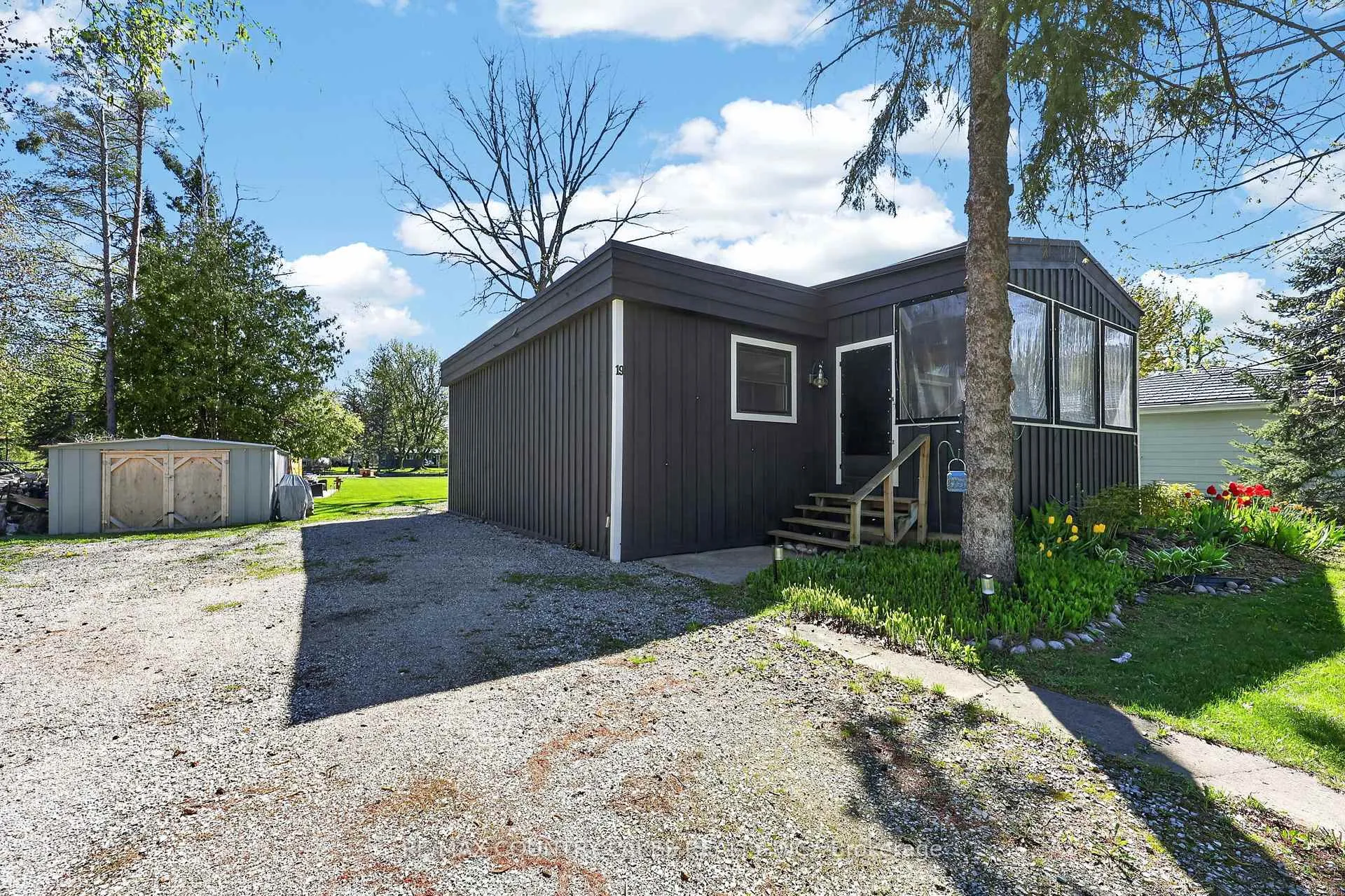 Photo 4 of 19 Poplar Crescent, Ramara, Brechin — HOMEH