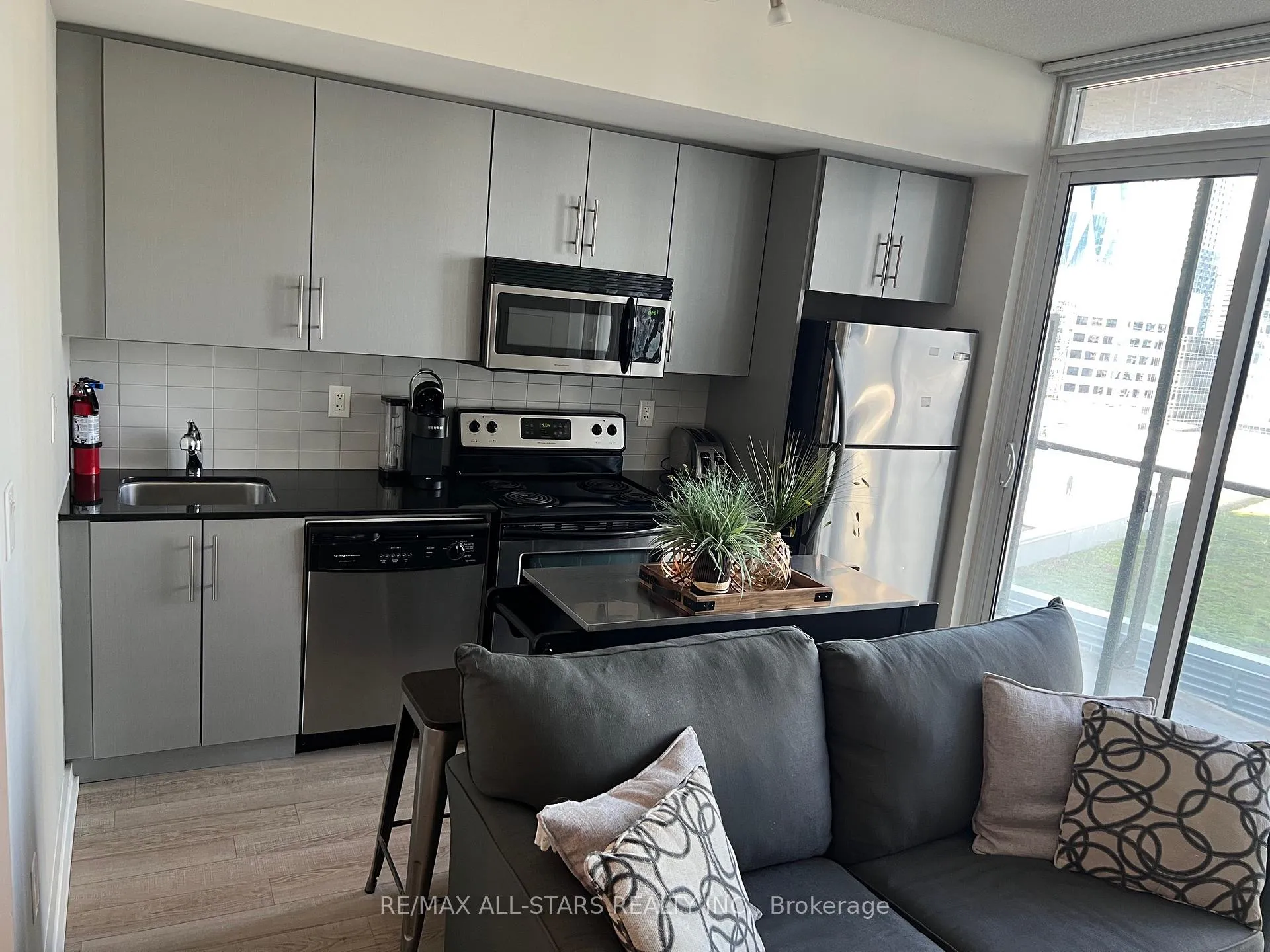 Photo 4 of Unit 1306, 55 Bremner Boulevard, Toronto, Waterfront Communities — HOMEH