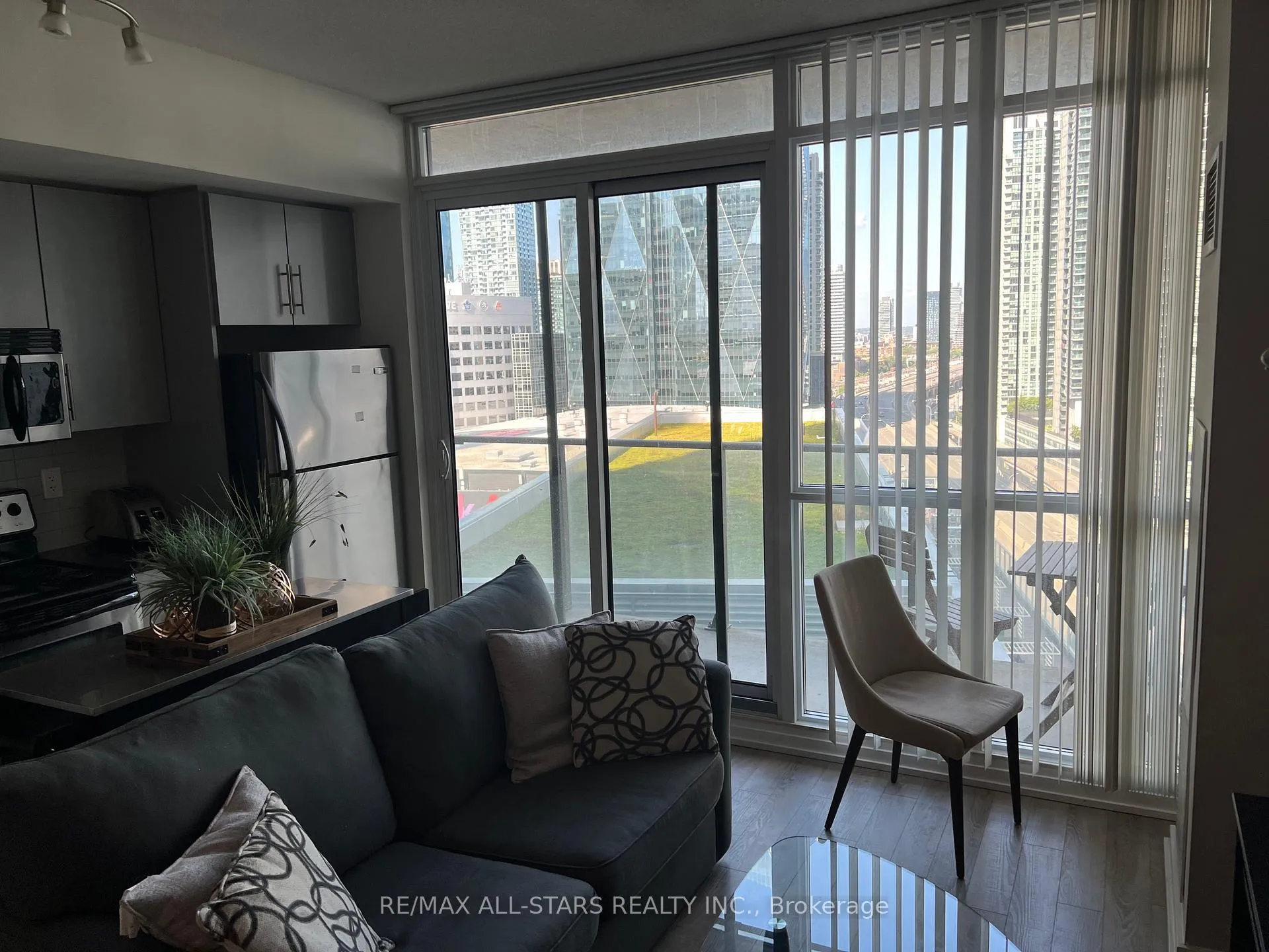 Photo 6 of Unit 1306, 55 Bremner Boulevard, Toronto, Waterfront Communities — HOMEH