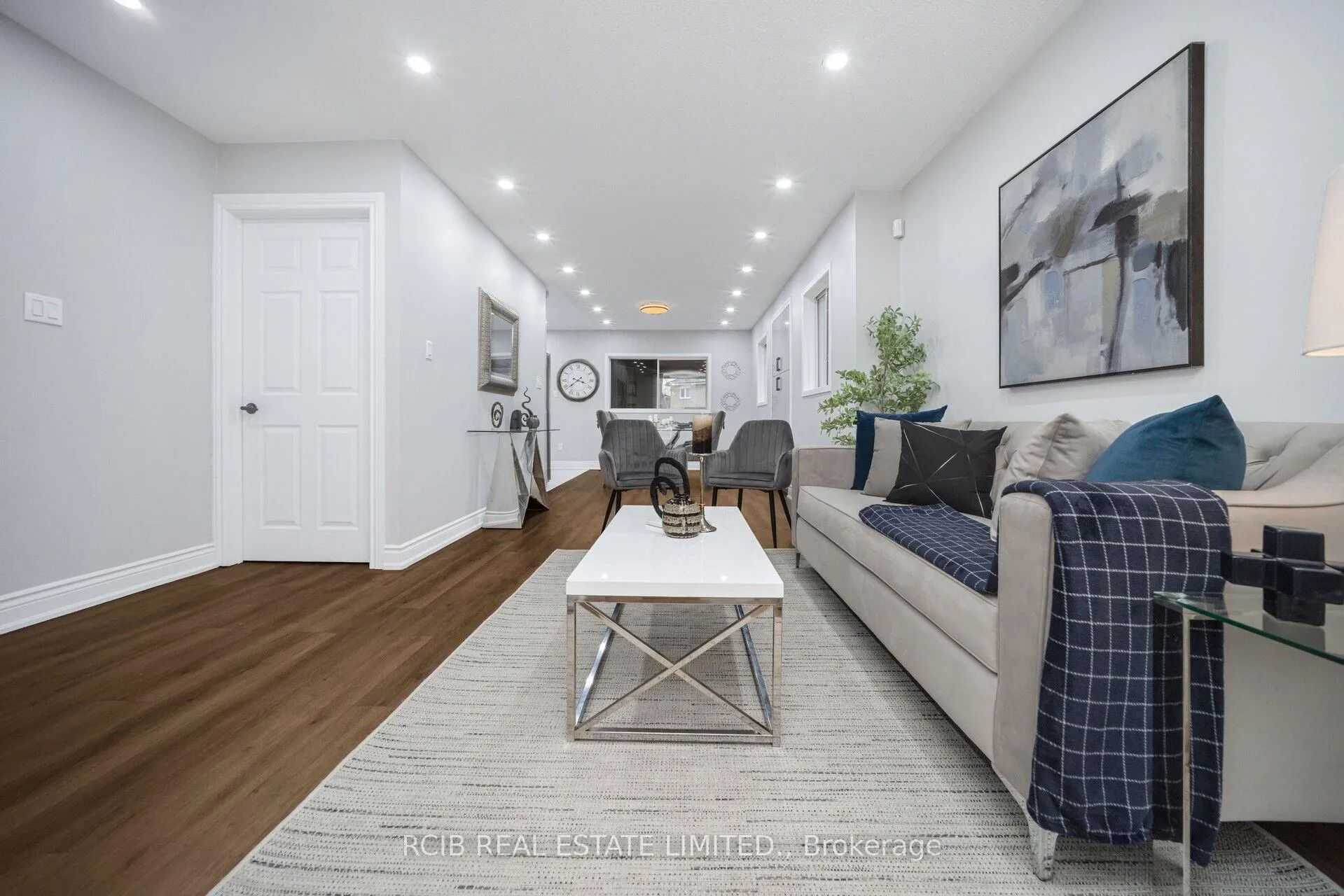 Photo 5 of 4 Carabram Court, Brampton, Brampton West — HOMEH