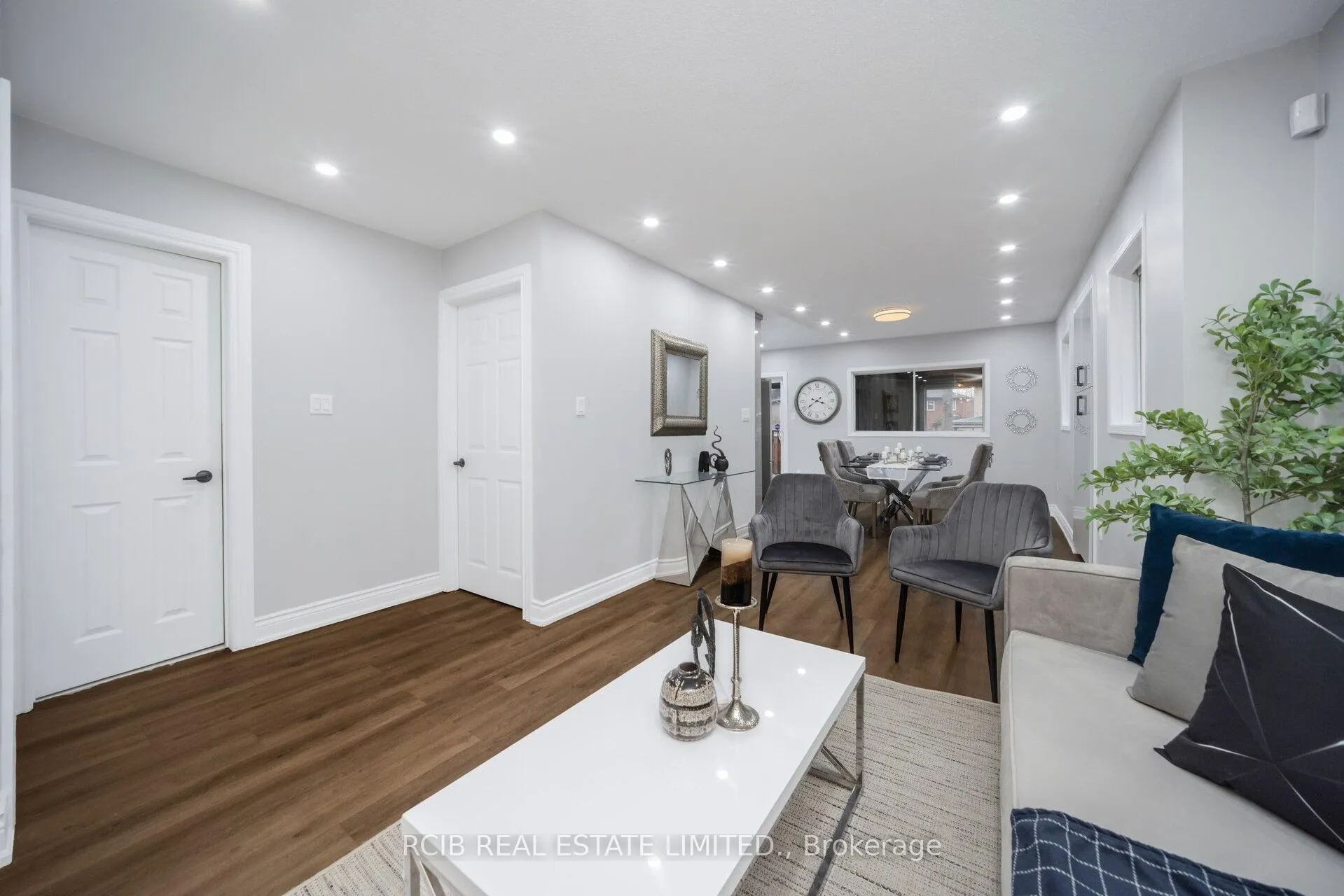 Photo 8 of 4 Carabram Court, Brampton, Brampton West — HOMEH