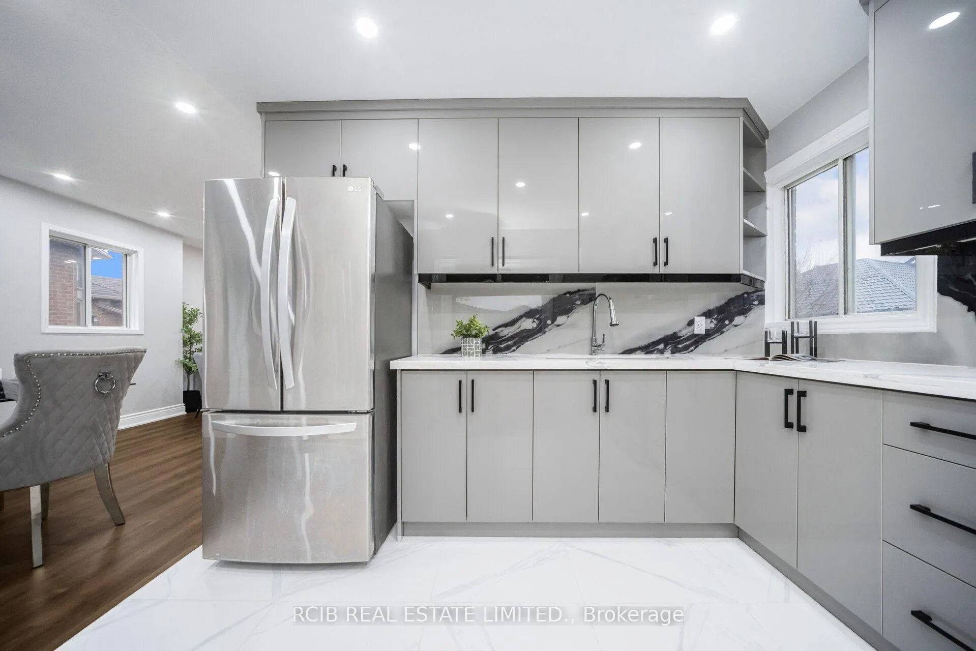 Photo 15 of 4 Carabram Court, Brampton, Brampton West — HOMEH