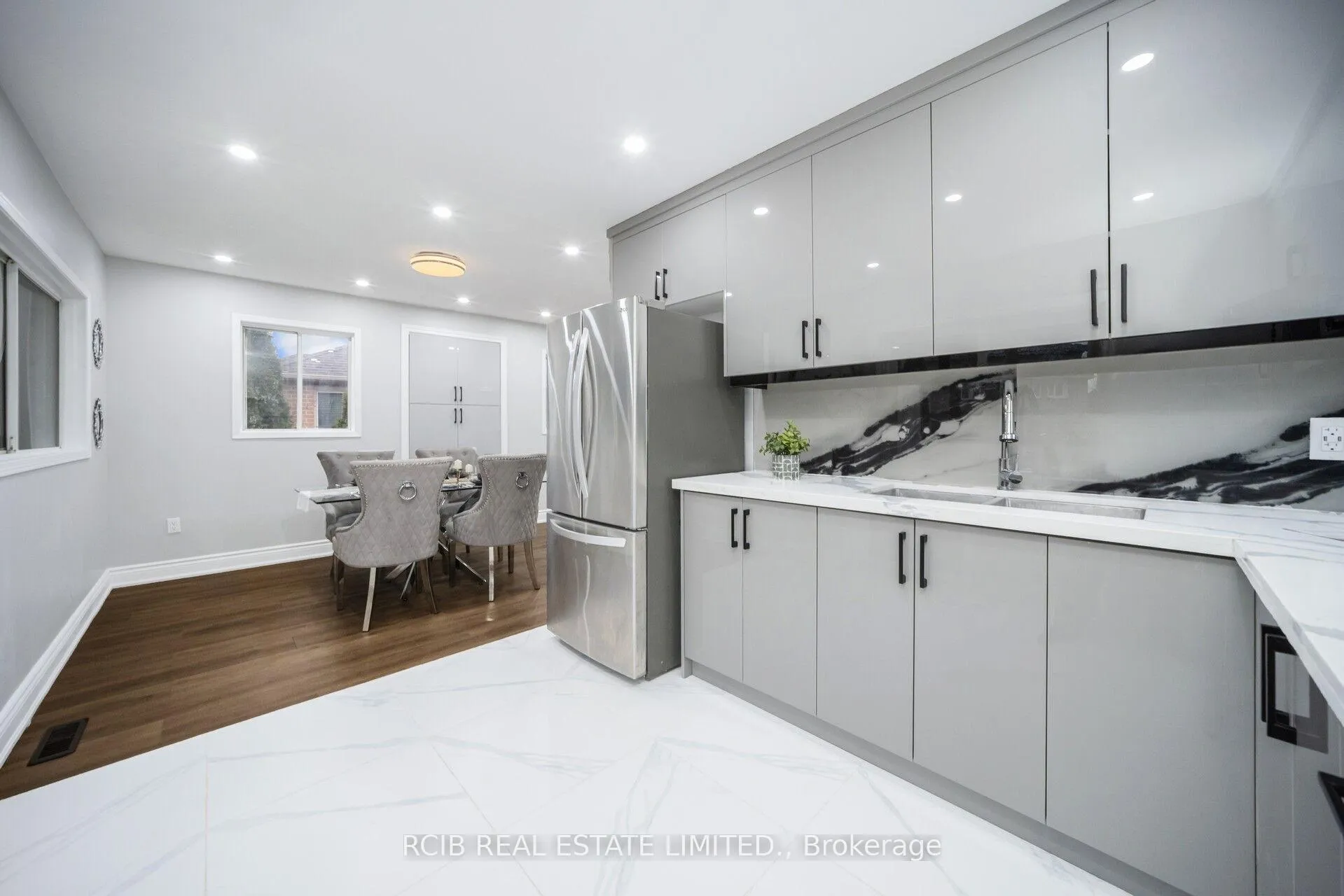 Photo 16 of 4 Carabram Court, Brampton, Brampton West — HOMEH