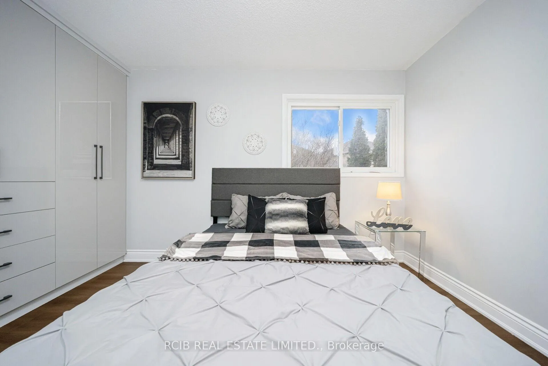 Photo 19 of 4 Carabram Court, Brampton, Brampton West — HOMEH
