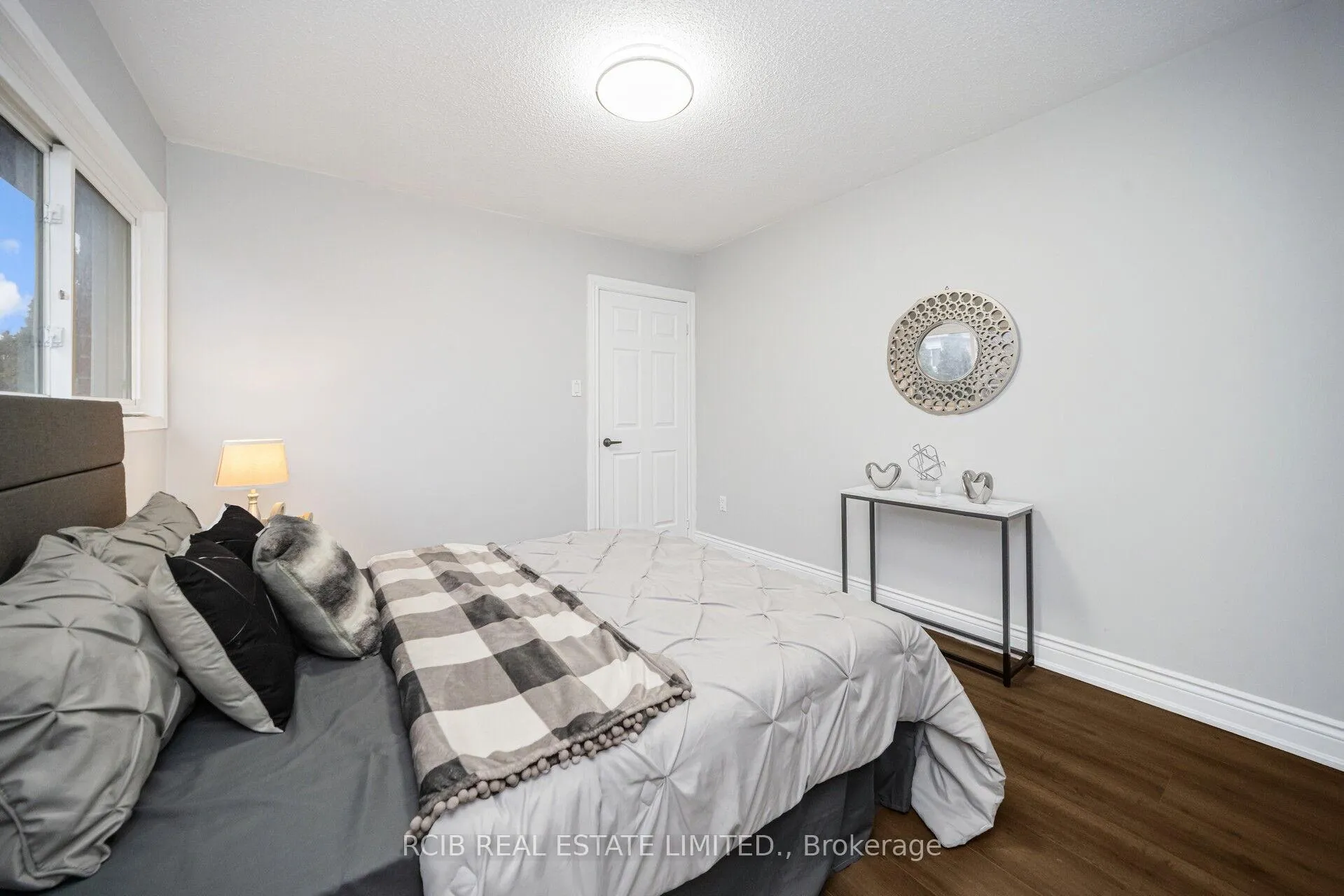 Photo 21 of 4 Carabram Court, Brampton, Brampton West — HOMEH