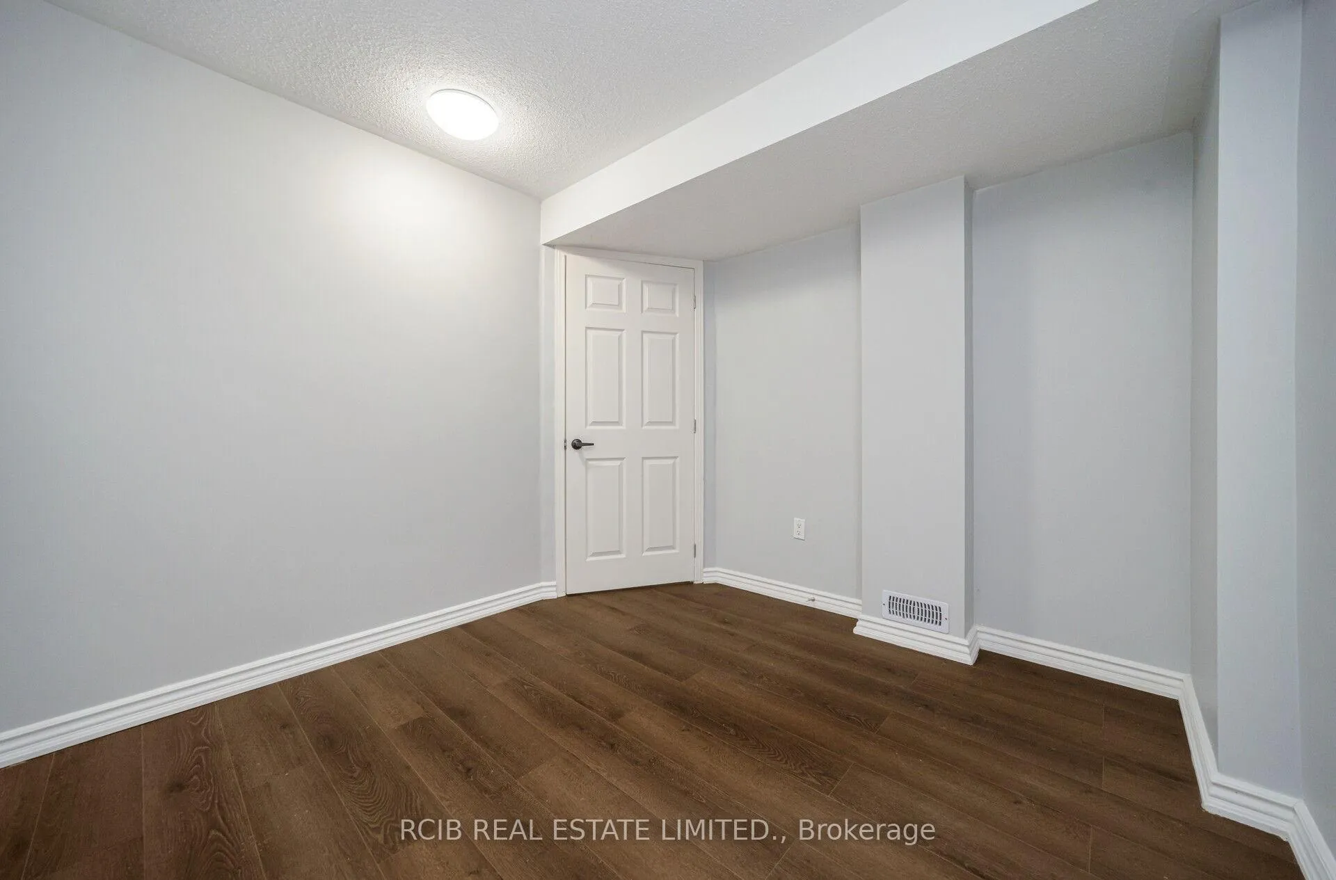 Photo 35 of 4 Carabram Court, Brampton, Brampton West — HOMEH