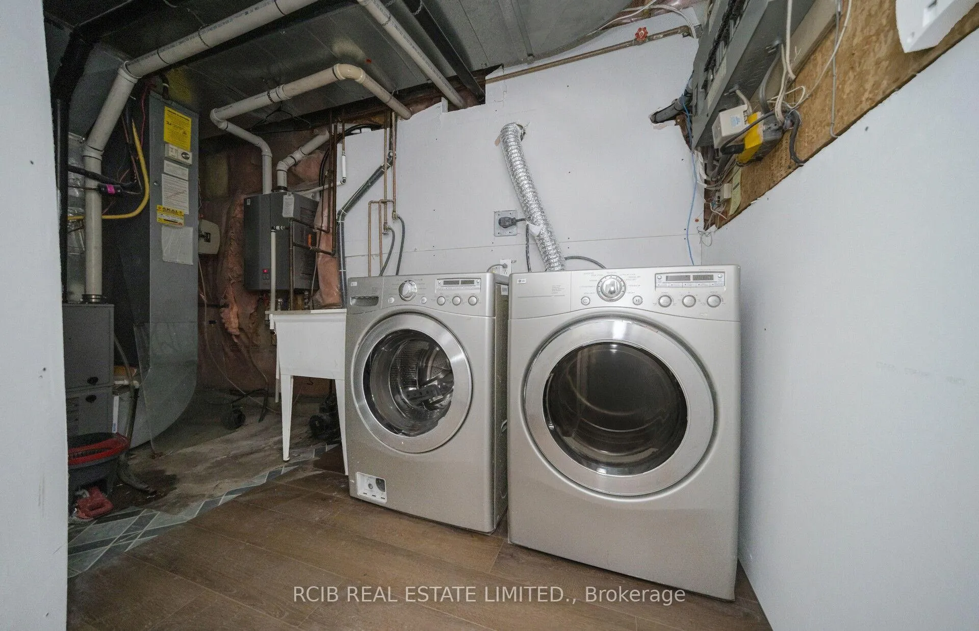 Photo 40 of 4 Carabram Court, Brampton, Brampton West — HOMEH