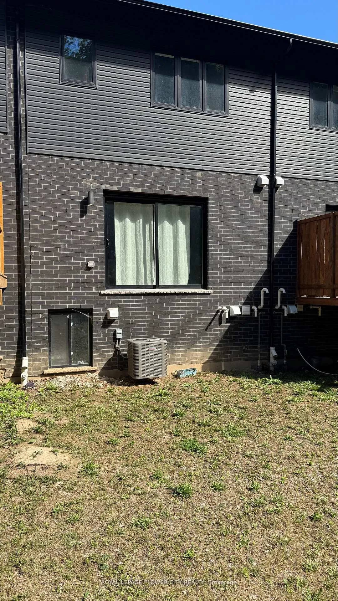Photo 14 of 928 Robert Ferrie Drive, Kitchener, Brigadoon — HOMEH