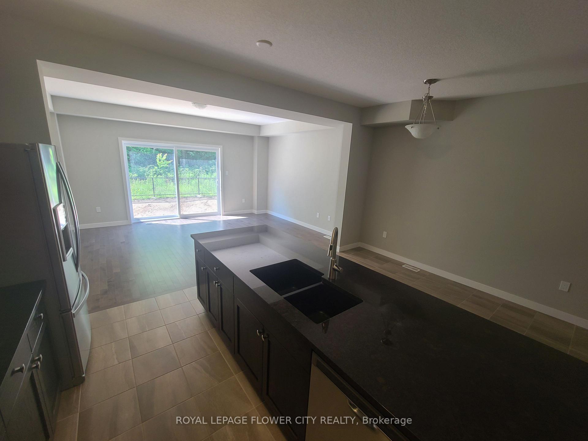 Photo 4 of 928 Robert Ferrie Drive, Kitchener, Brigadoon — HOMEH