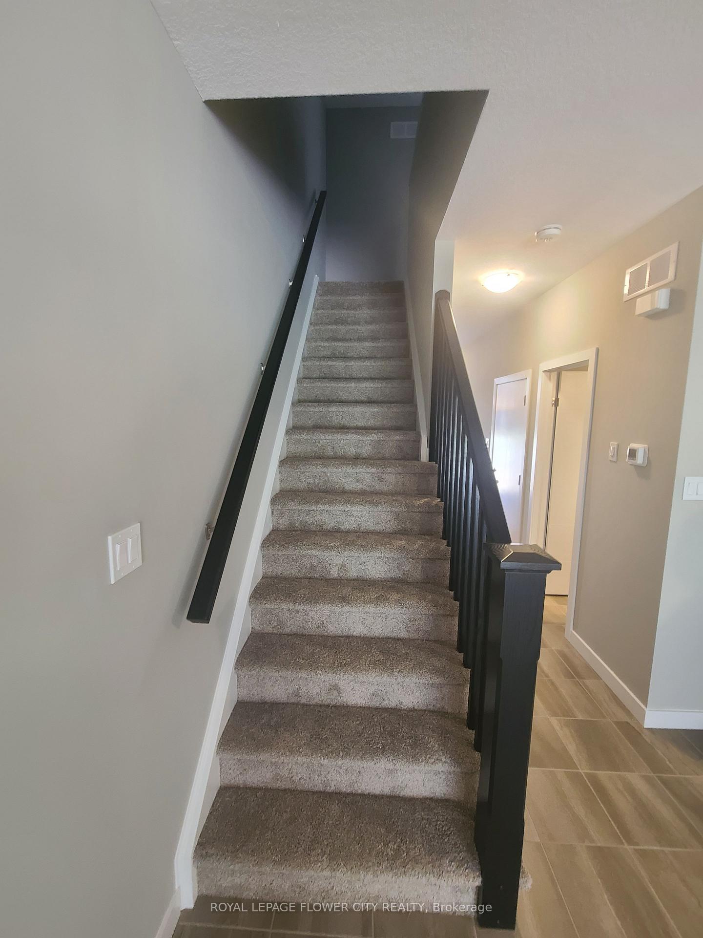 Photo 6 of 928 Robert Ferrie Drive, Kitchener, Brigadoon — HOMEH