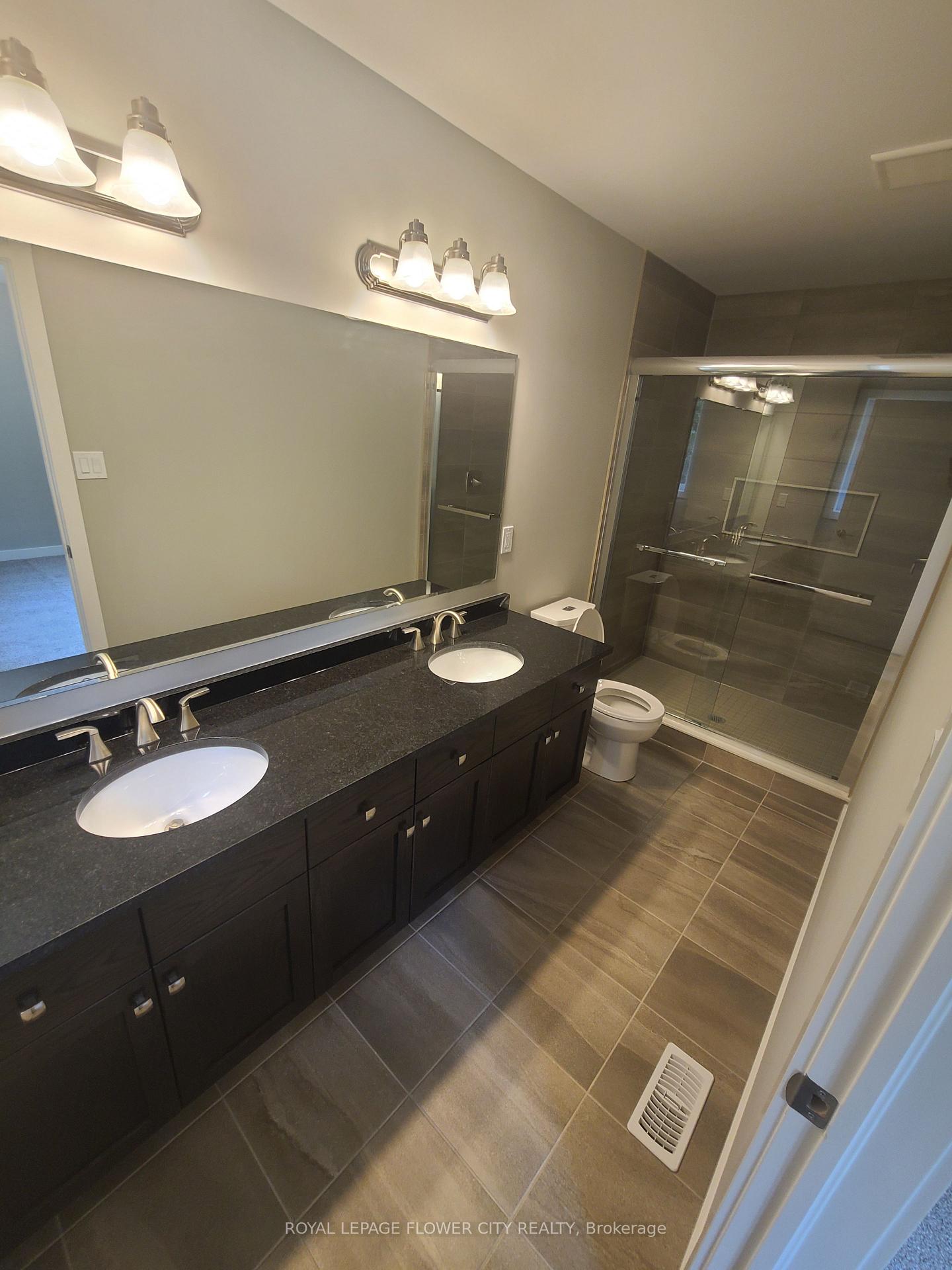 Photo 13 of 928 Robert Ferrie Drive, Kitchener, Brigadoon — HOMEH